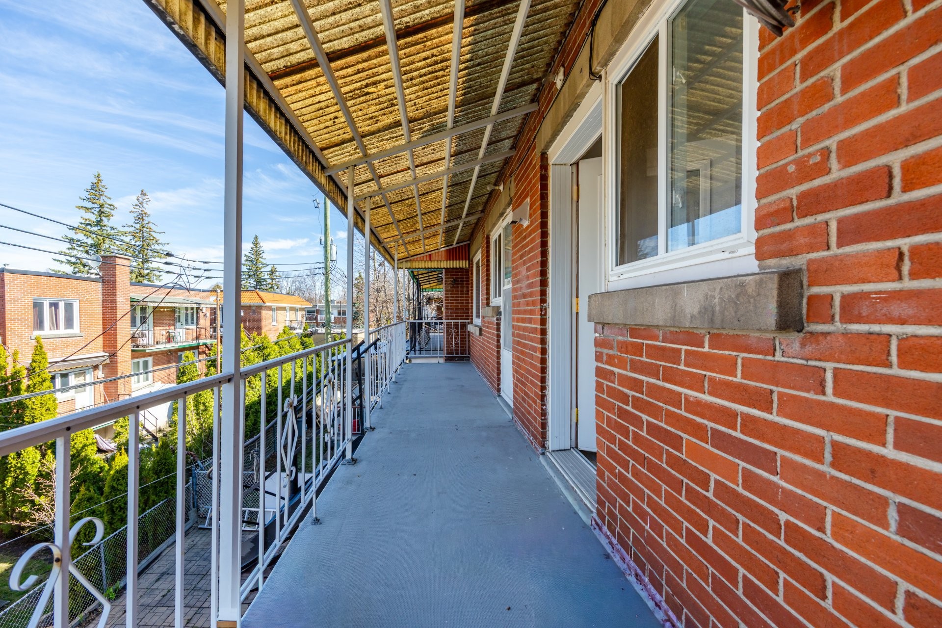 









661

 - 665


Rue Fleury O.

,
Montréal (Ahuntsic-Cartierville),




QC
H3L1W5

