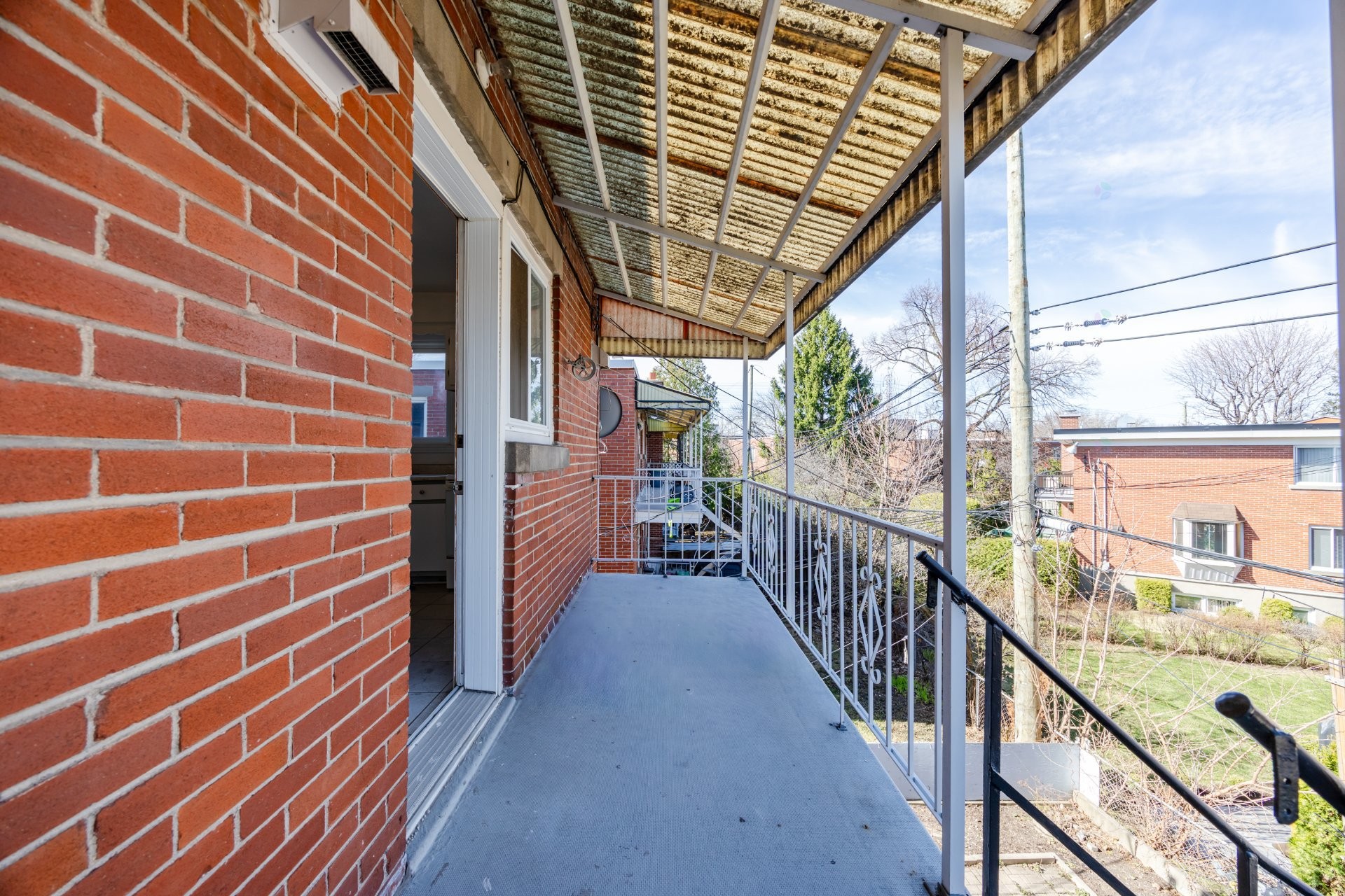 









661

 - 665


Rue Fleury O.

,
Montréal (Ahuntsic-Cartierville),




QC
H3L1W5

