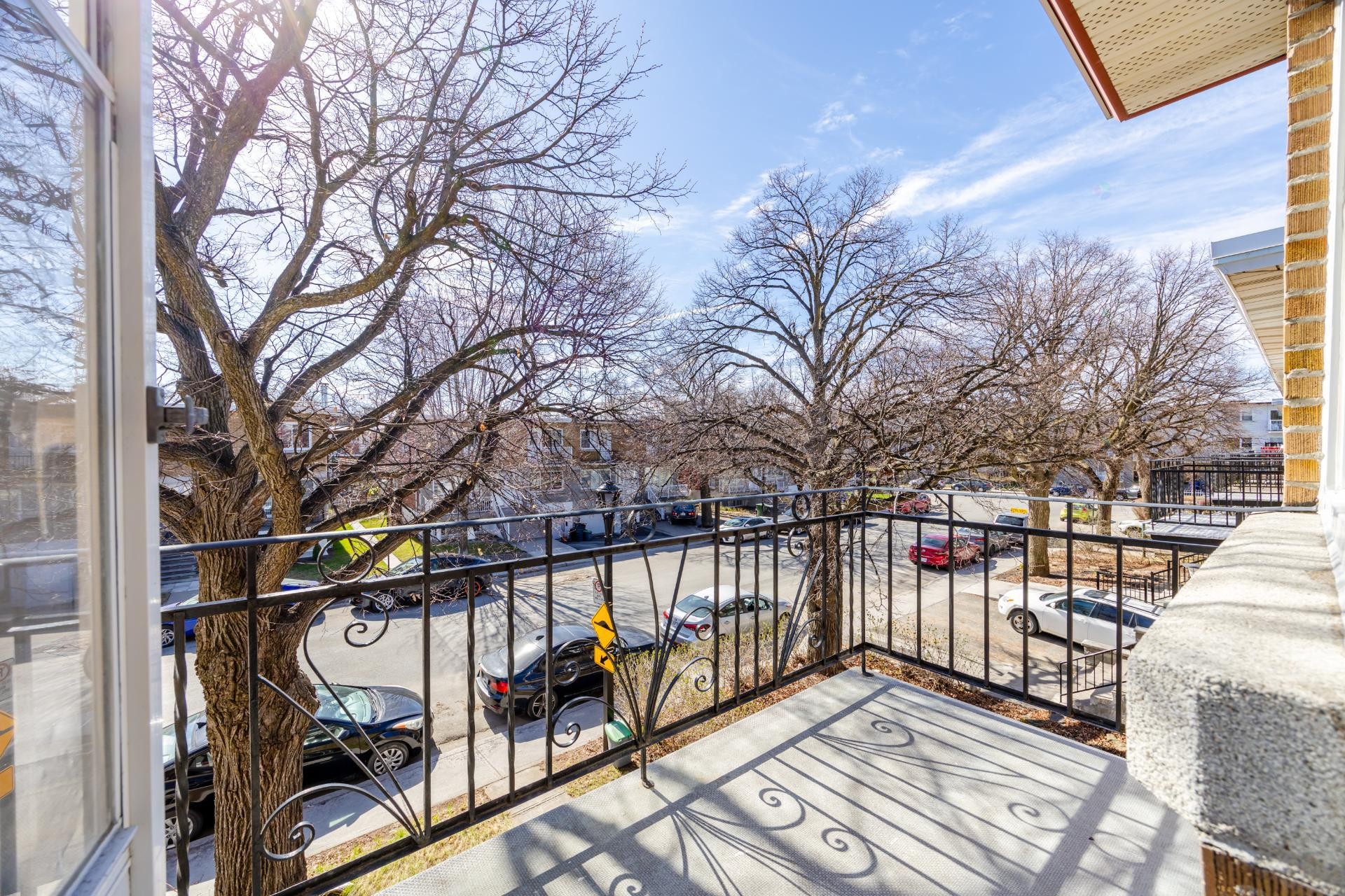 









661

 - 665


Rue Fleury O.

,
Montréal (Ahuntsic-Cartierville),




QC
H3L1W5

