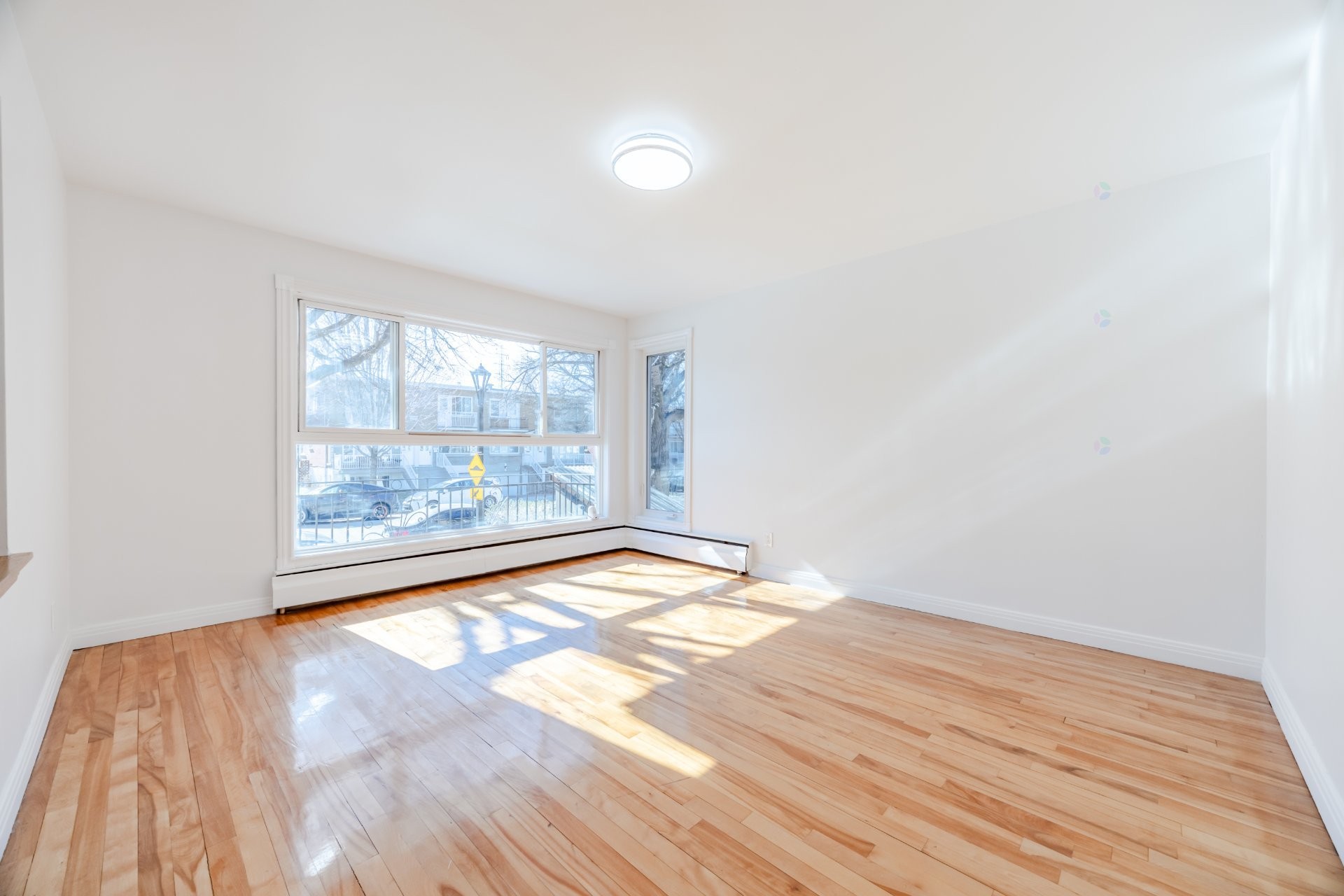 









661

 - 665


Rue Fleury O.

,
Montréal (Ahuntsic-Cartierville),




QC
H3L1W5

