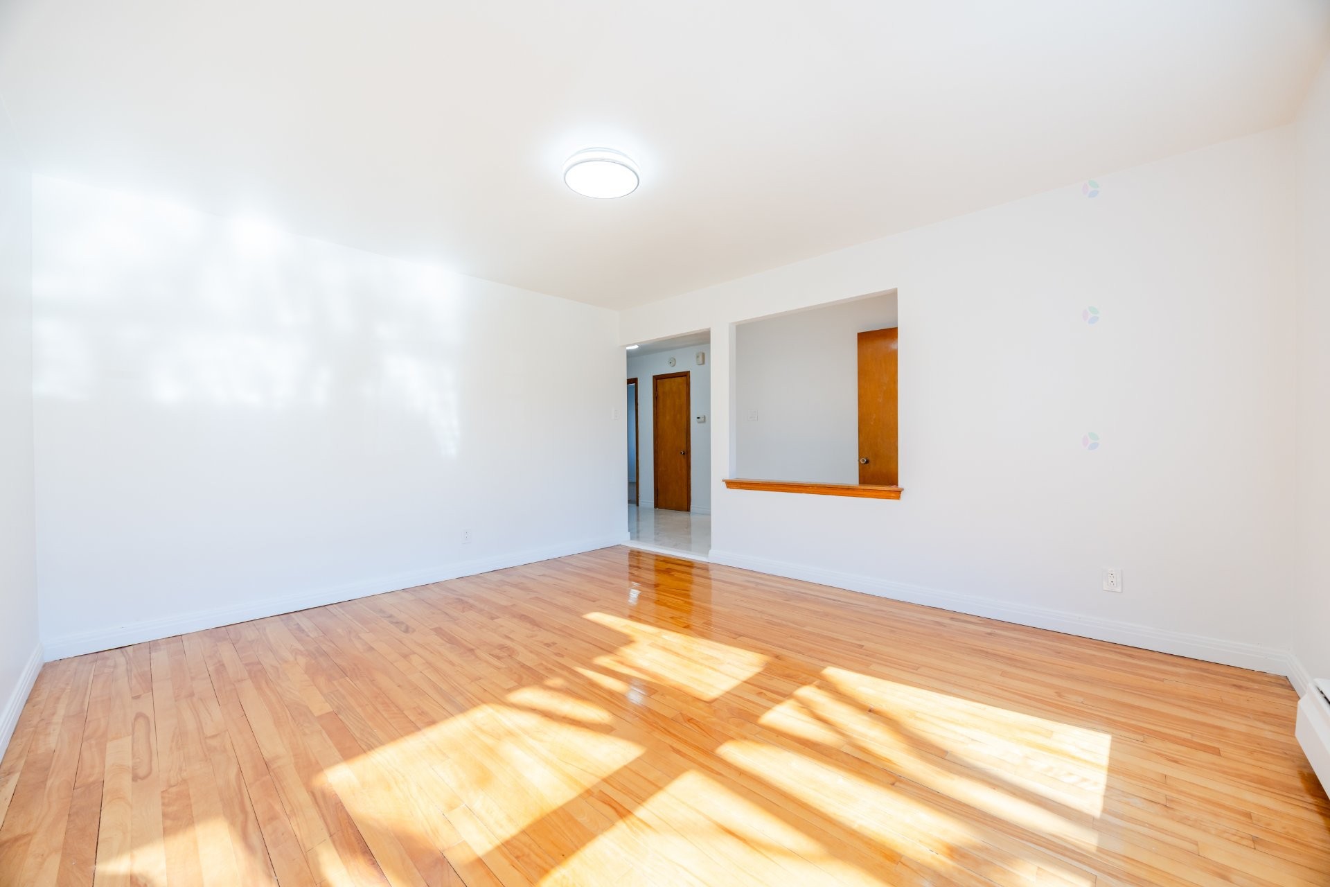 









661

 - 665


Rue Fleury O.

,
Montréal (Ahuntsic-Cartierville),




QC
H3L1W5

