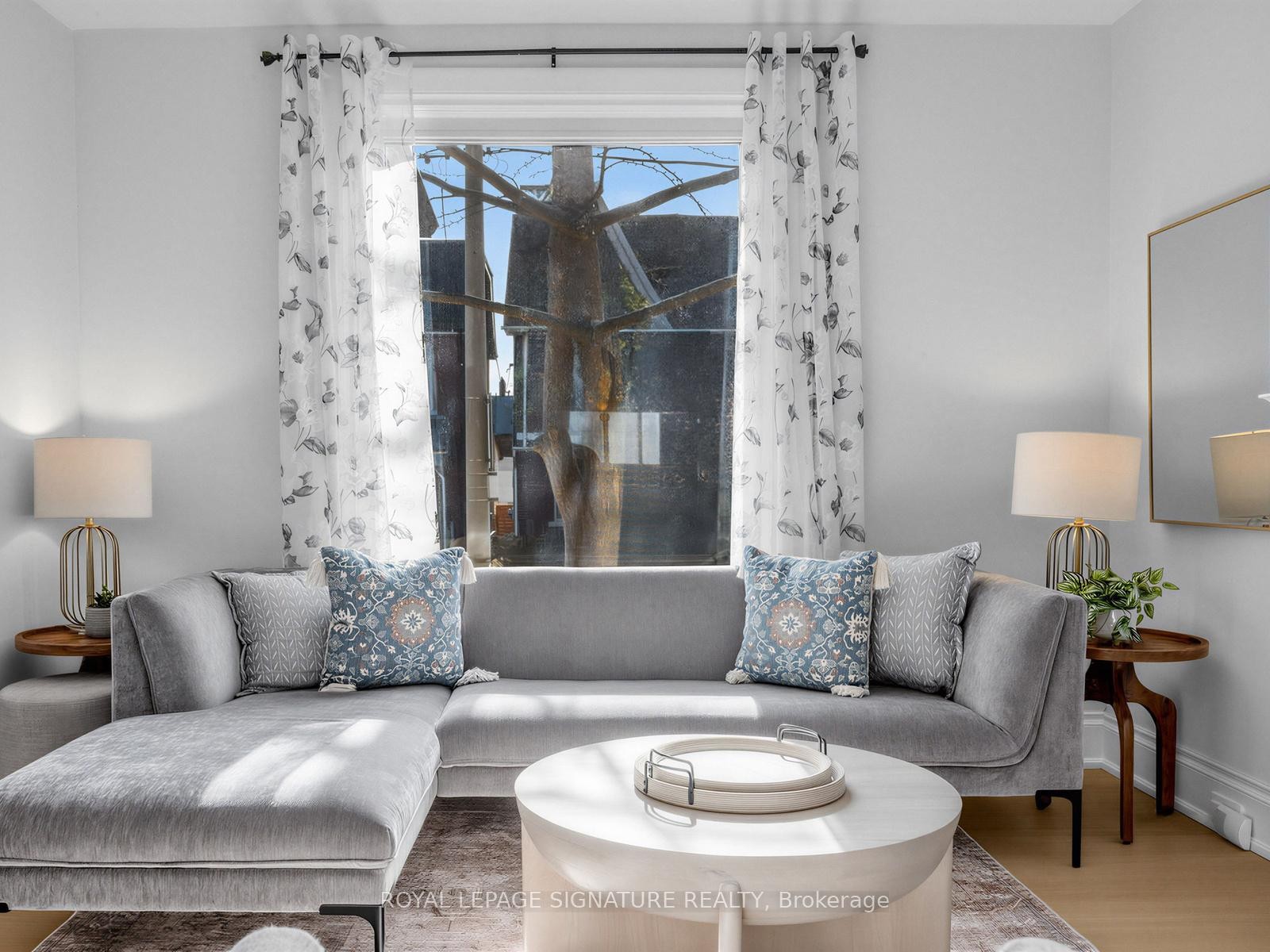 









29


Grace

Street,
Toronto,




ON
M6J 2S4

