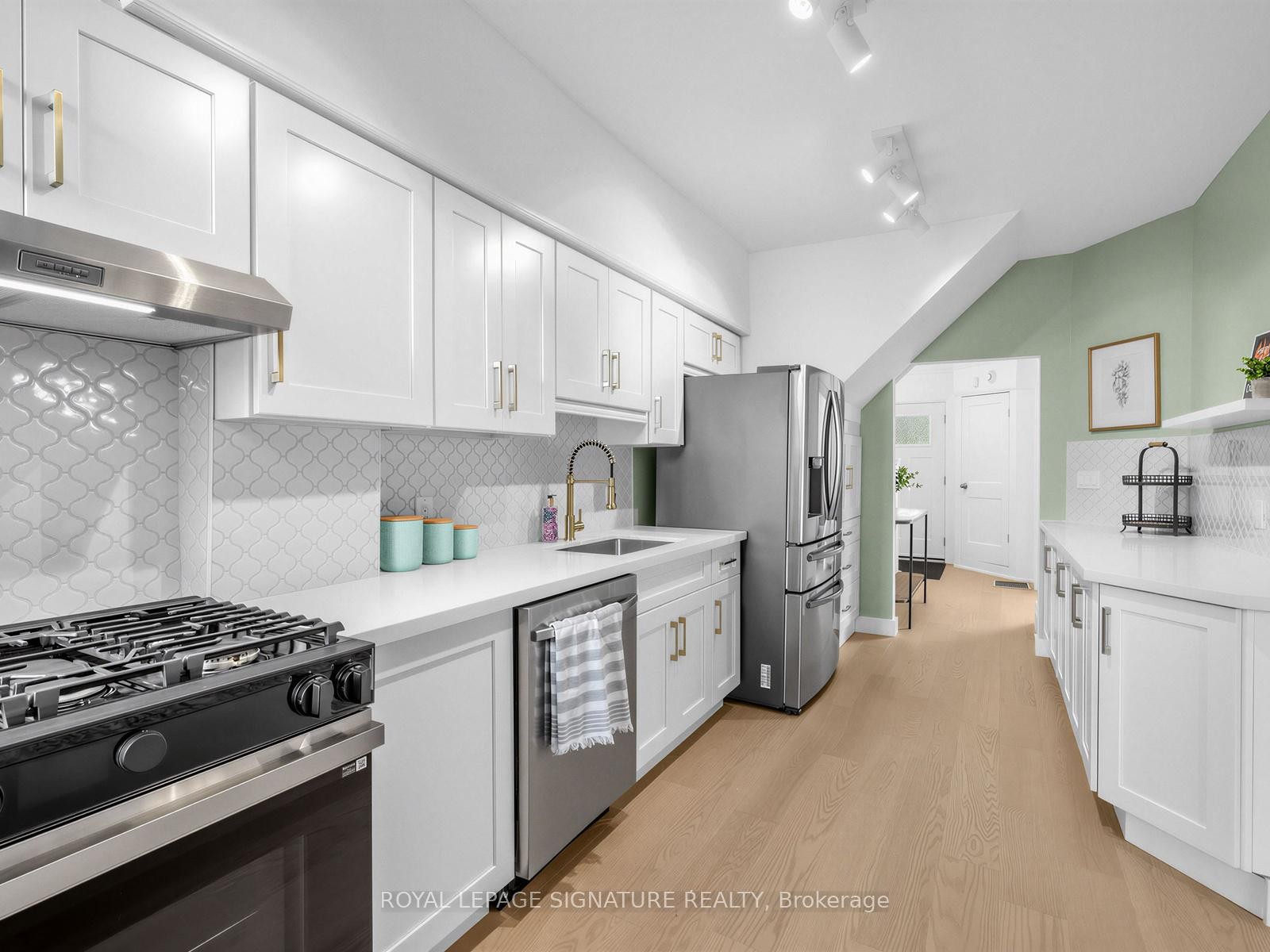 









29


Grace

Street,
Toronto,




ON
M6J 2S4

