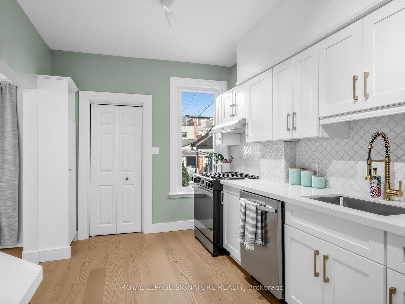 









29


Grace

Street,
Toronto,




ON
M6J 2S4


