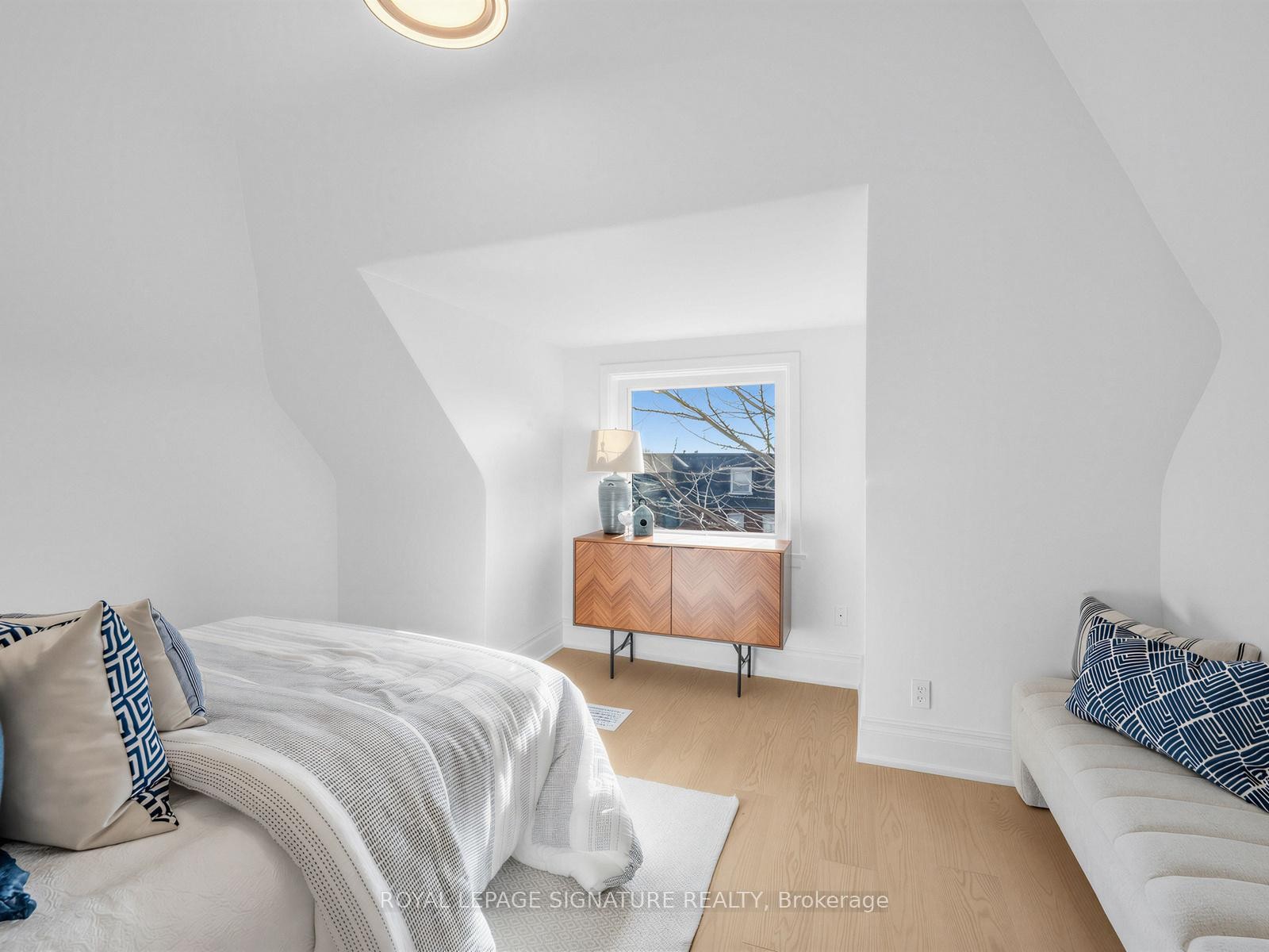 









29


Grace

Street,
Toronto,




ON
M6J 2S4


