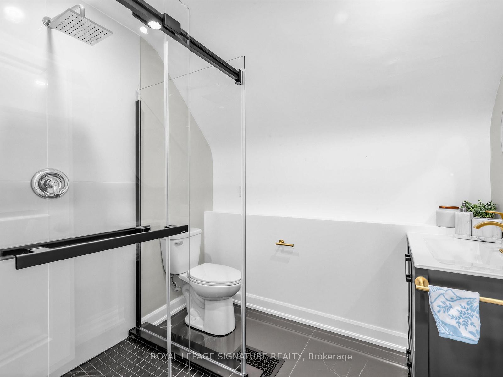 









29


Grace

Street,
Toronto,




ON
M6J 2S4

