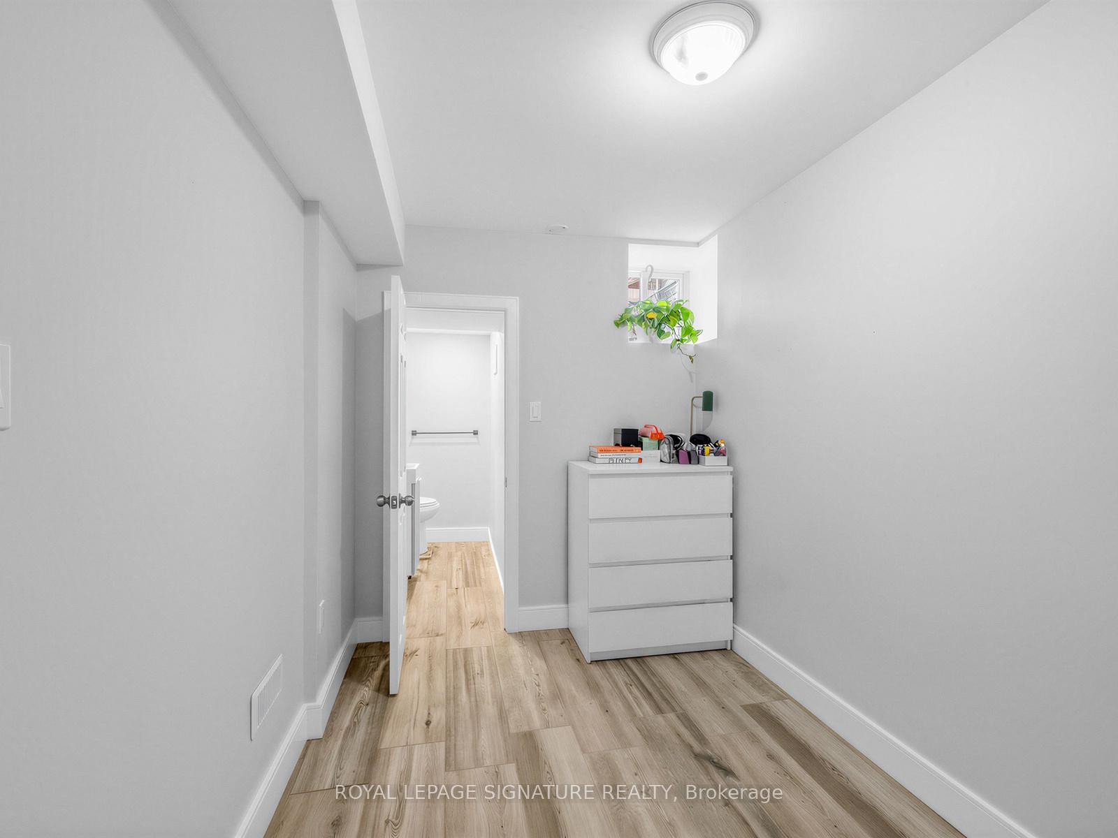 









29


Grace

Street,
Toronto,




ON
M6J 2S4

