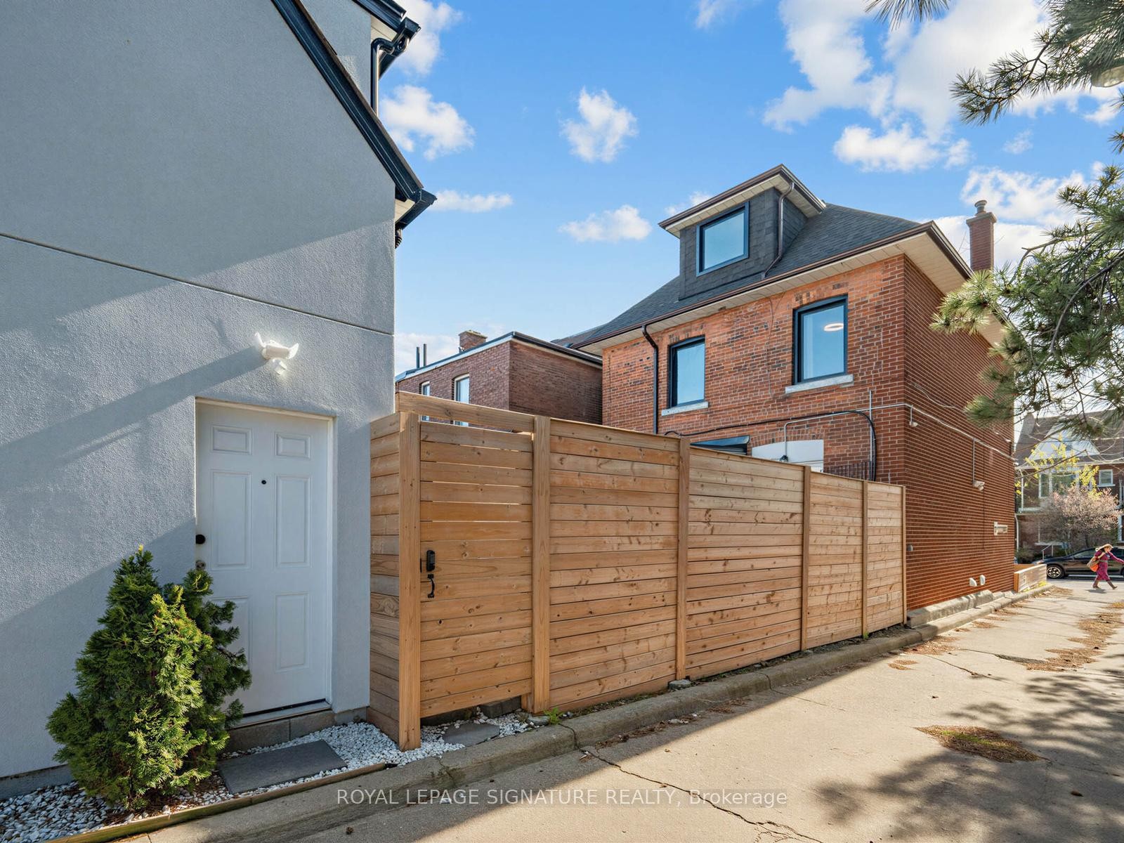 









29


Grace

Street,
Toronto,




ON
M6J 2S4


