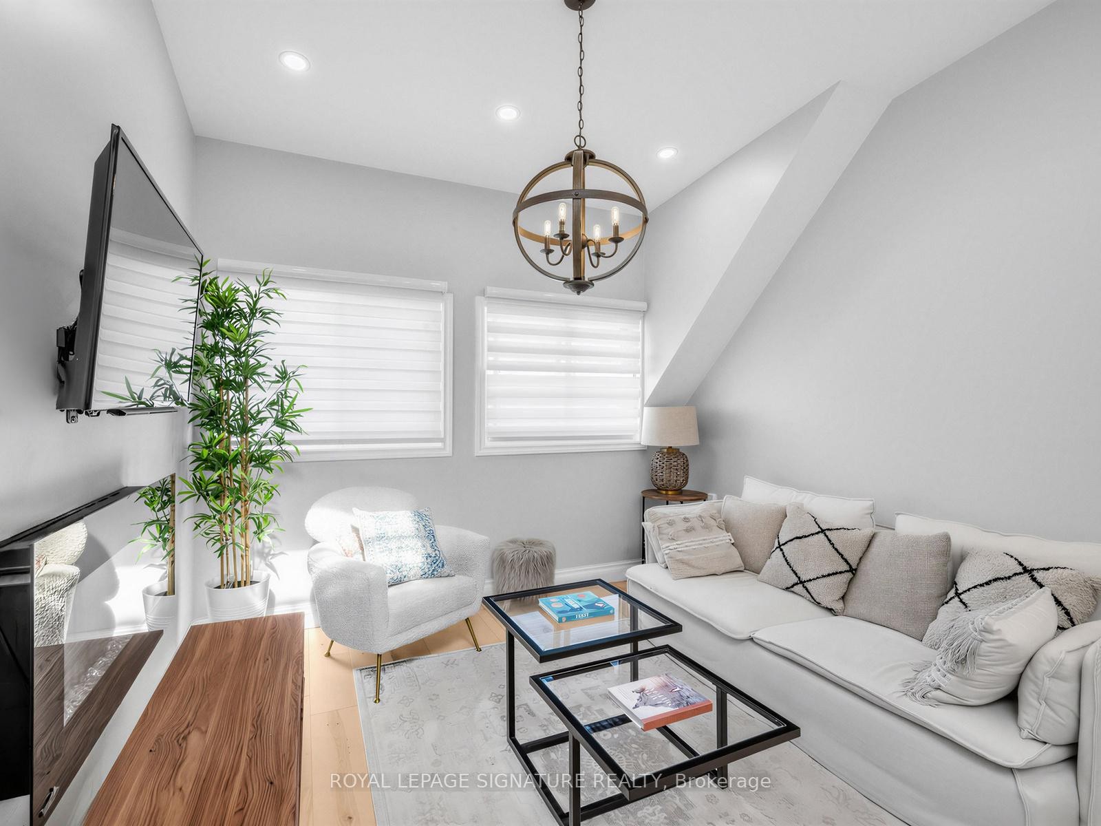 









29


Grace

Street,
Toronto,




ON
M6J 2S4

