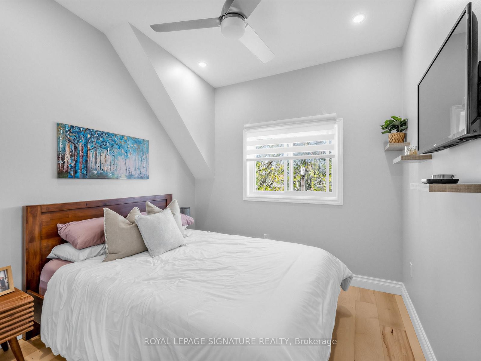 









29


Grace

Street,
Toronto,




ON
M6J 2S4

