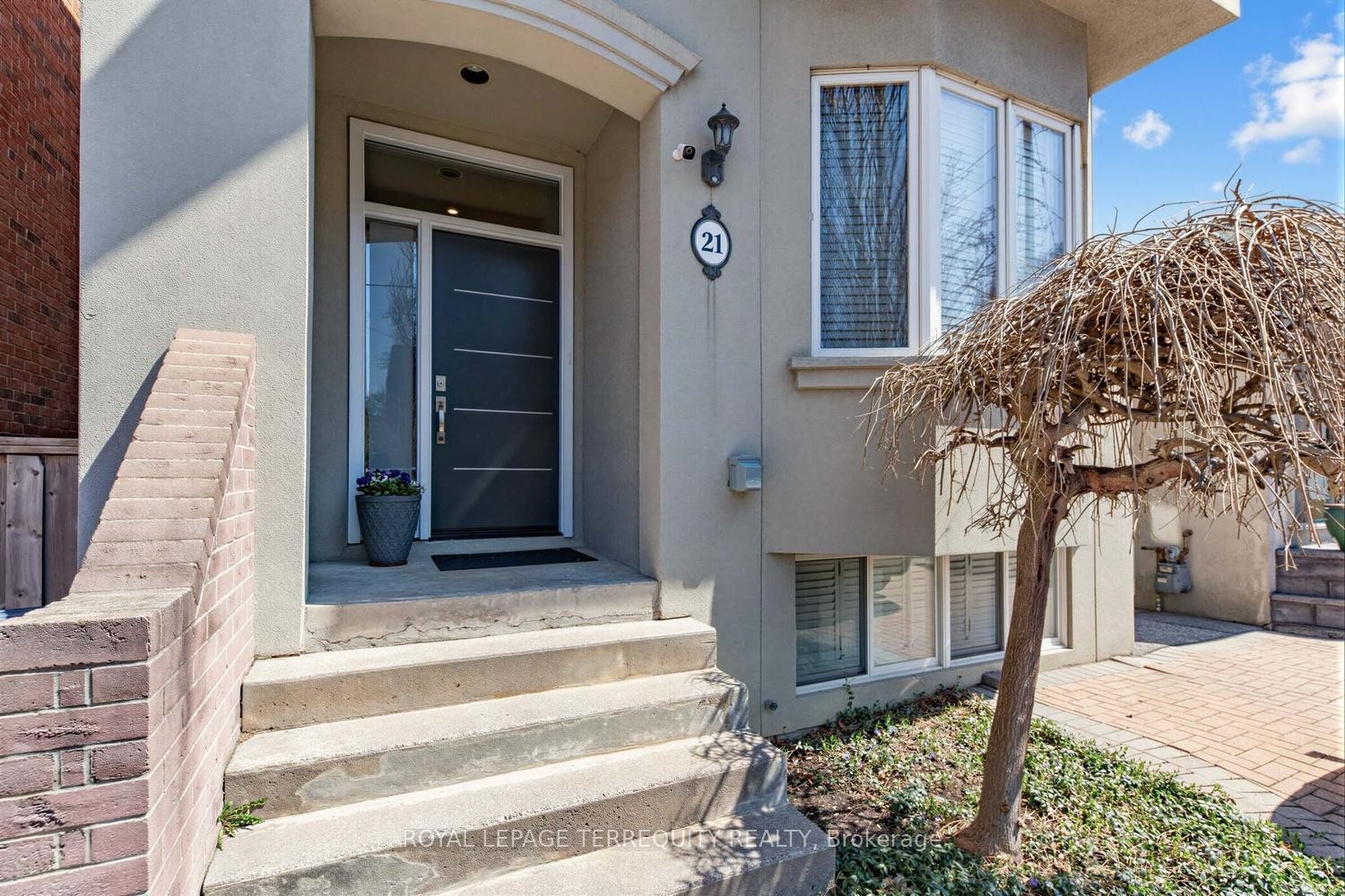 









21


Hadley

Road,
Toronto,




ON
M4S 2N8


