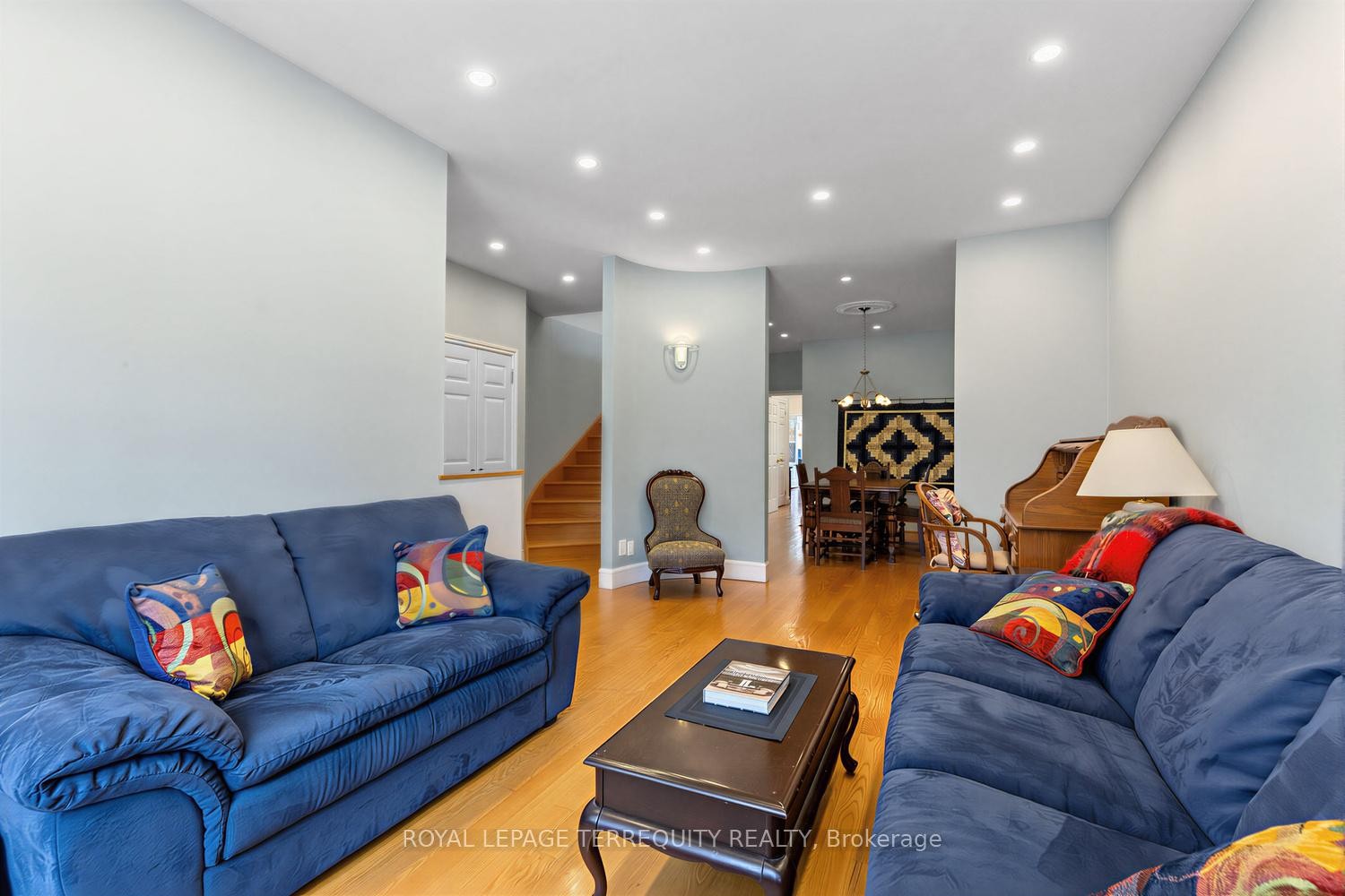 









21


Hadley

Road,
Toronto,




ON
M4S 2N8

