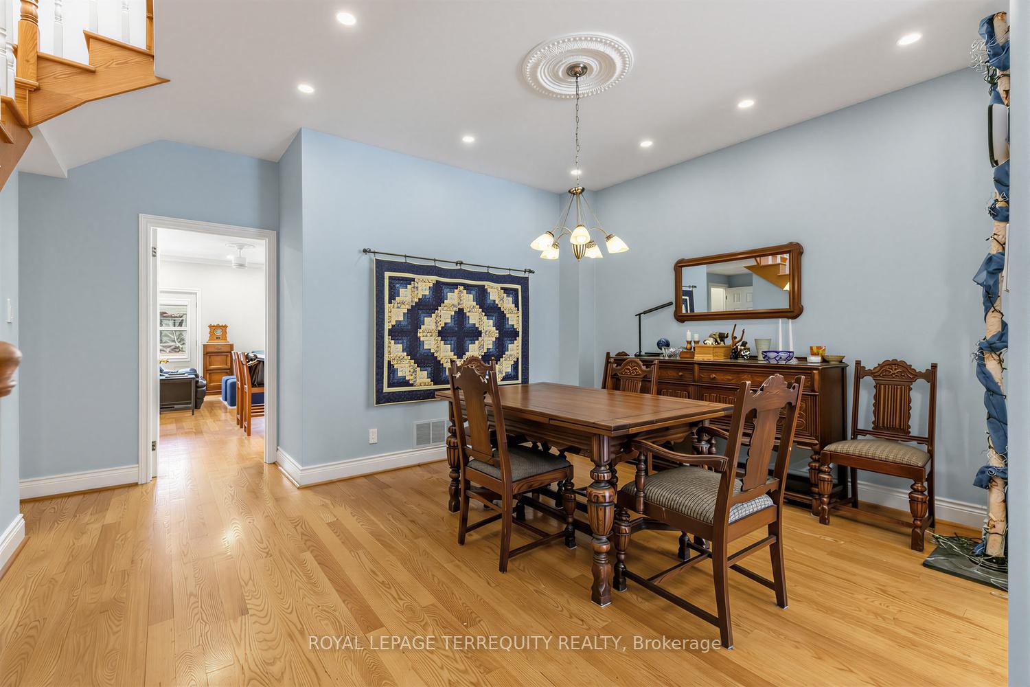 









21


Hadley

Road,
Toronto,




ON
M4S 2N8

