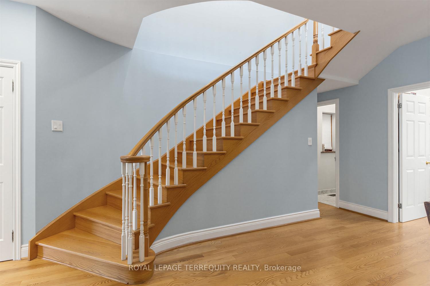 









21


Hadley

Road,
Toronto,




ON
M4S 2N8

