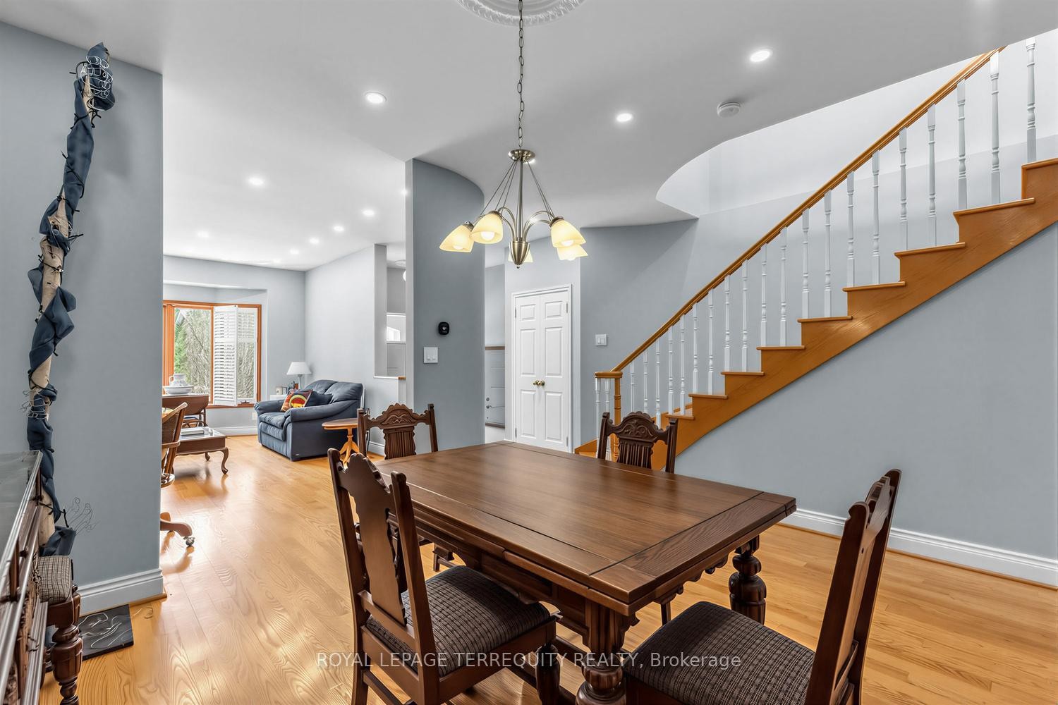 









21


Hadley

Road,
Toronto,




ON
M4S 2N8

