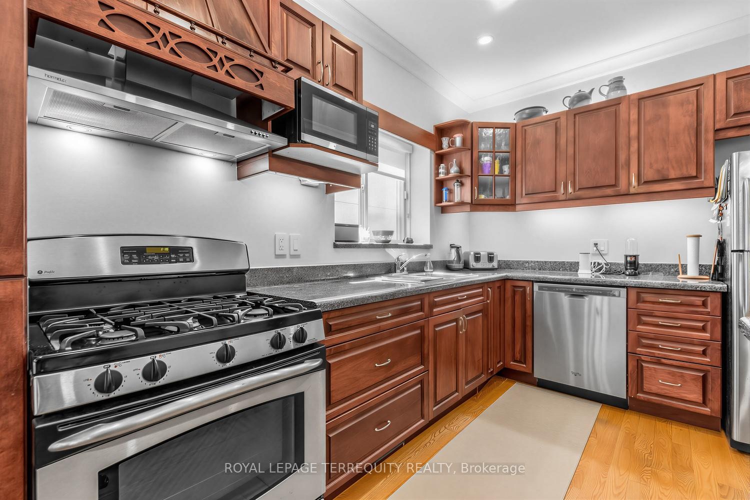 









21


Hadley

Road,
Toronto,




ON
M4S 2N8


