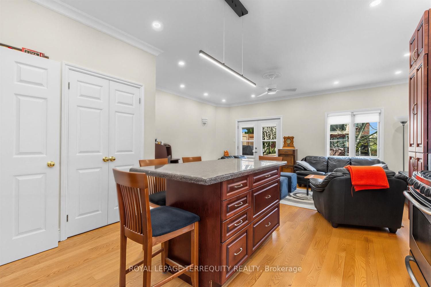 









21


Hadley

Road,
Toronto,




ON
M4S 2N8

