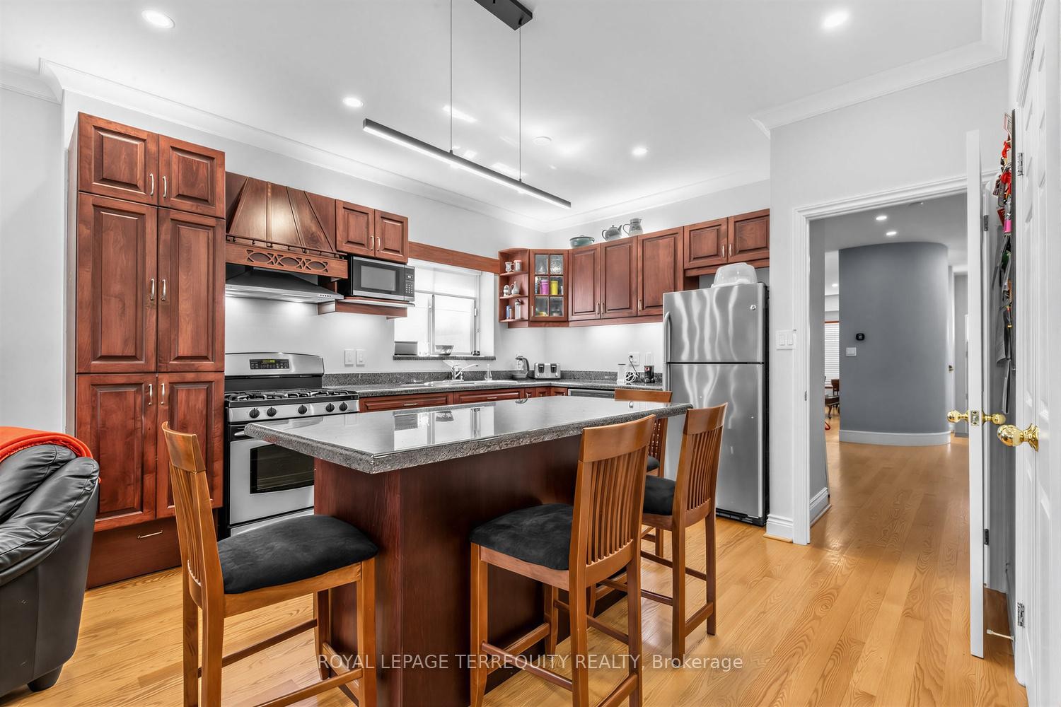 









21


Hadley

Road,
Toronto,




ON
M4S 2N8

