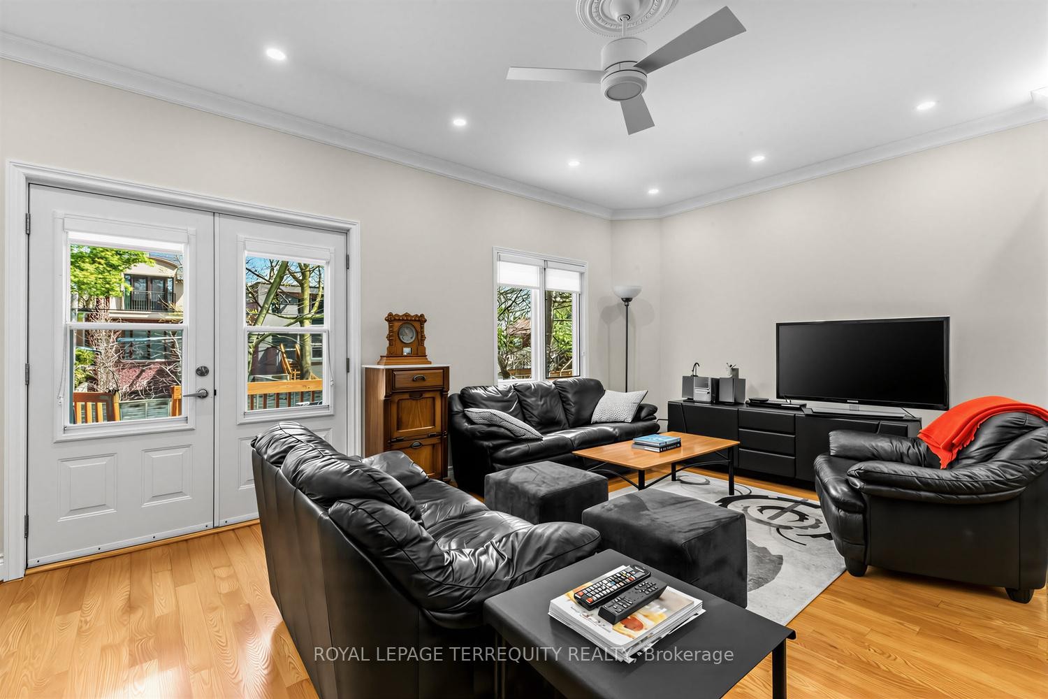 









21


Hadley

Road,
Toronto,




ON
M4S 2N8

