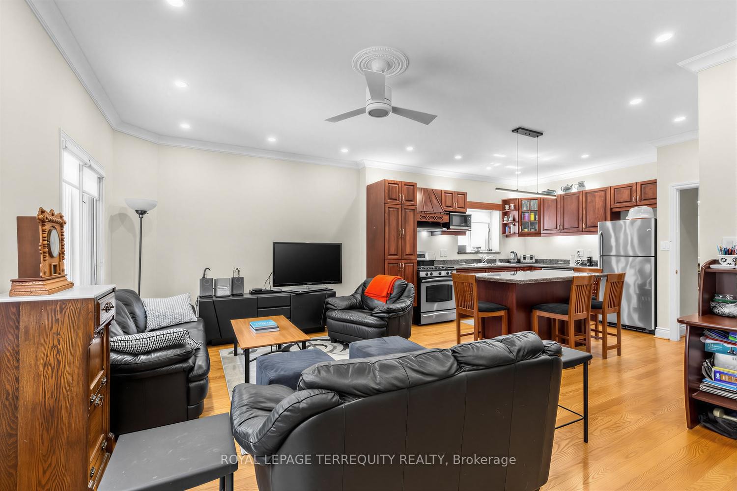 









21


Hadley

Road,
Toronto,




ON
M4S 2N8

