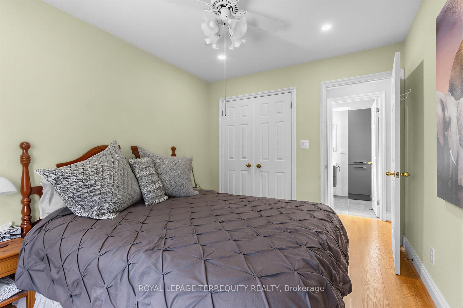 









21


Hadley

Road,
Toronto,




ON
M4S 2N8

