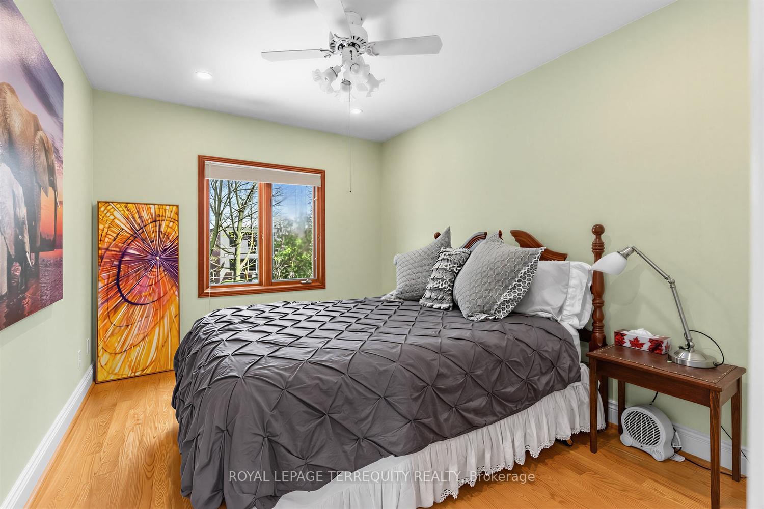 









21


Hadley

Road,
Toronto,




ON
M4S 2N8

