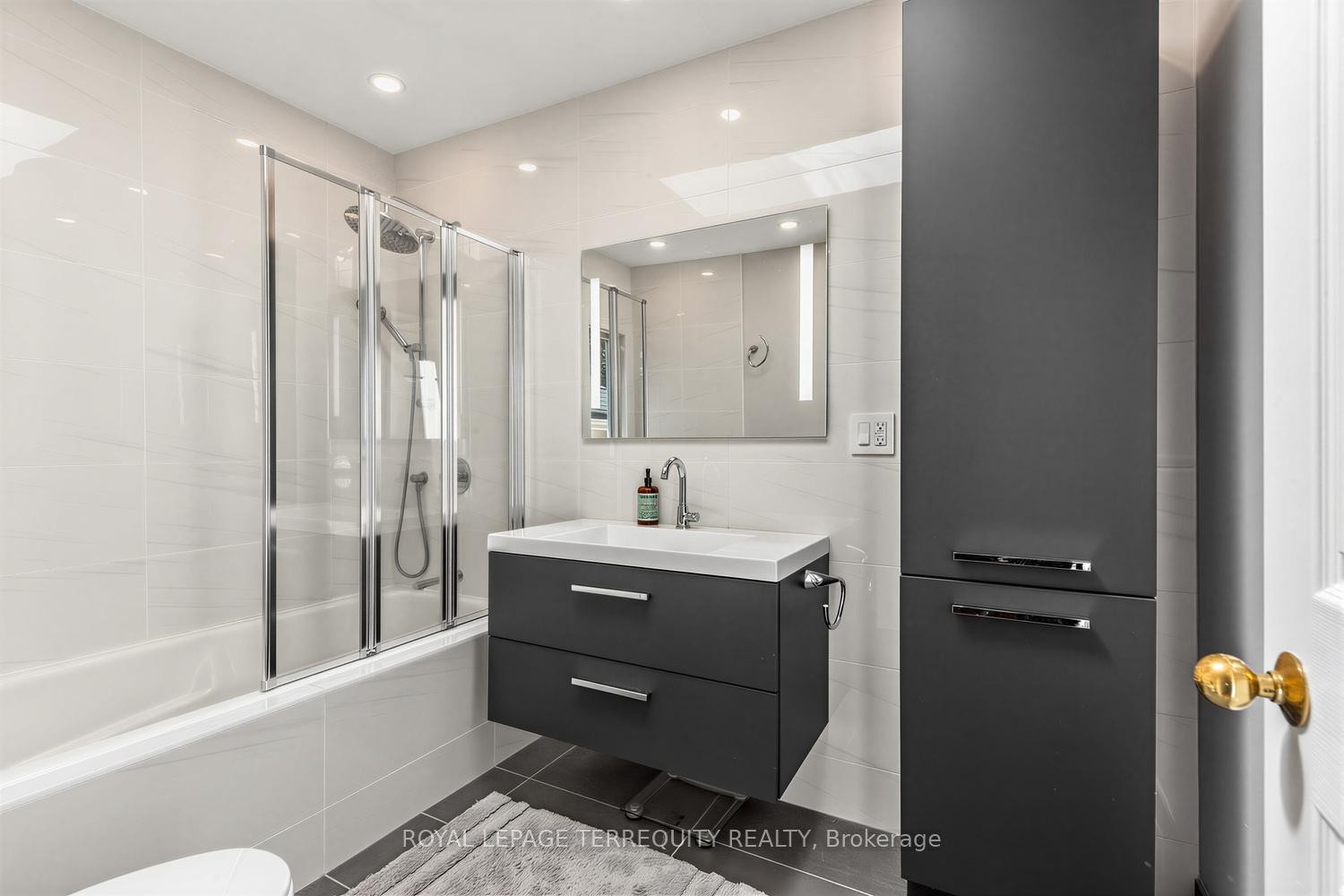 









21


Hadley

Road,
Toronto,




ON
M4S 2N8

