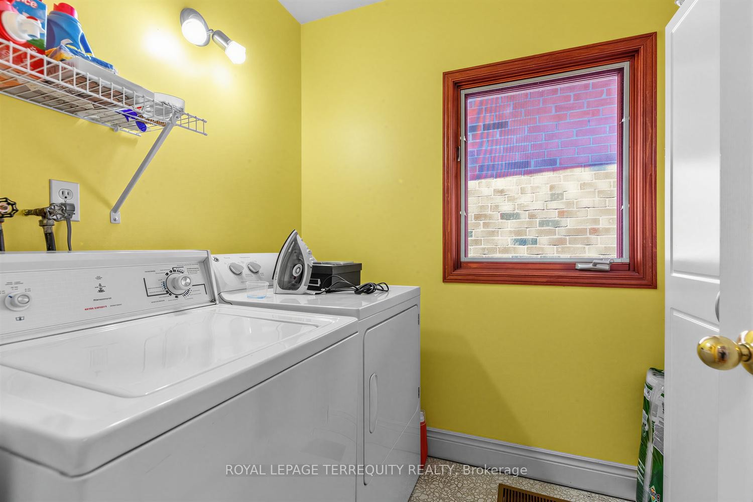 









21


Hadley

Road,
Toronto,




ON
M4S 2N8

