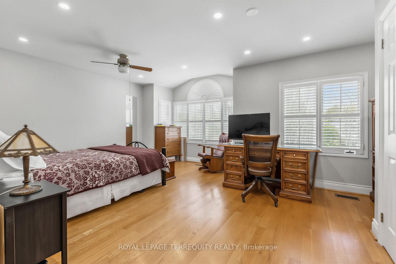 









21


Hadley

Road,
Toronto,




ON
M4S 2N8

