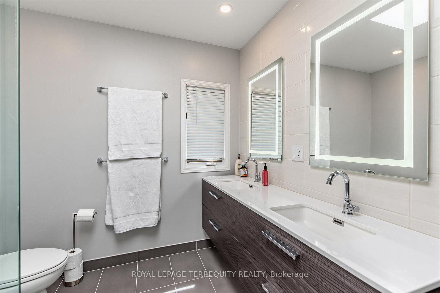 









21


Hadley

Road,
Toronto,




ON
M4S 2N8

