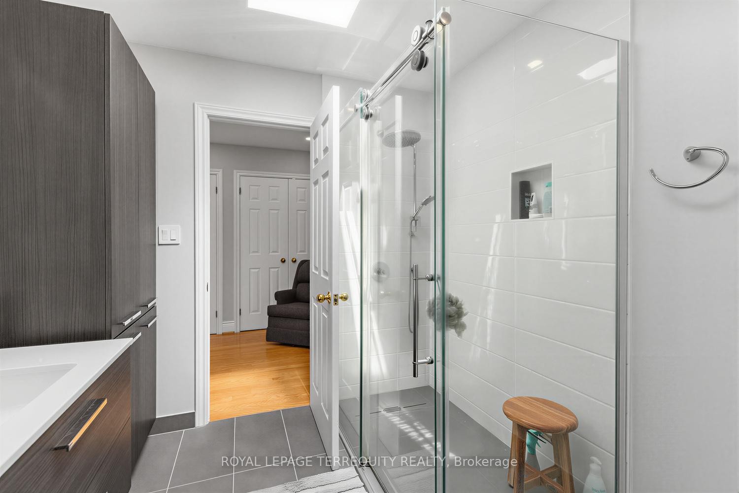 









21


Hadley

Road,
Toronto,




ON
M4S 2N8

