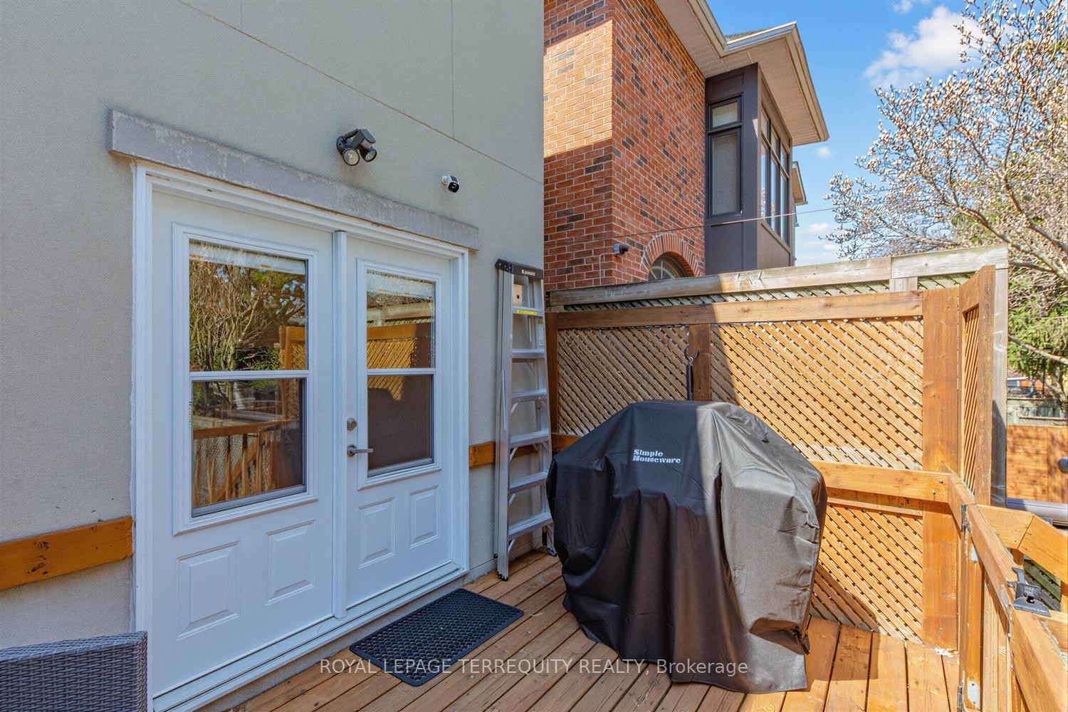 









21


Hadley

Road,
Toronto,




ON
M4S 2N8

