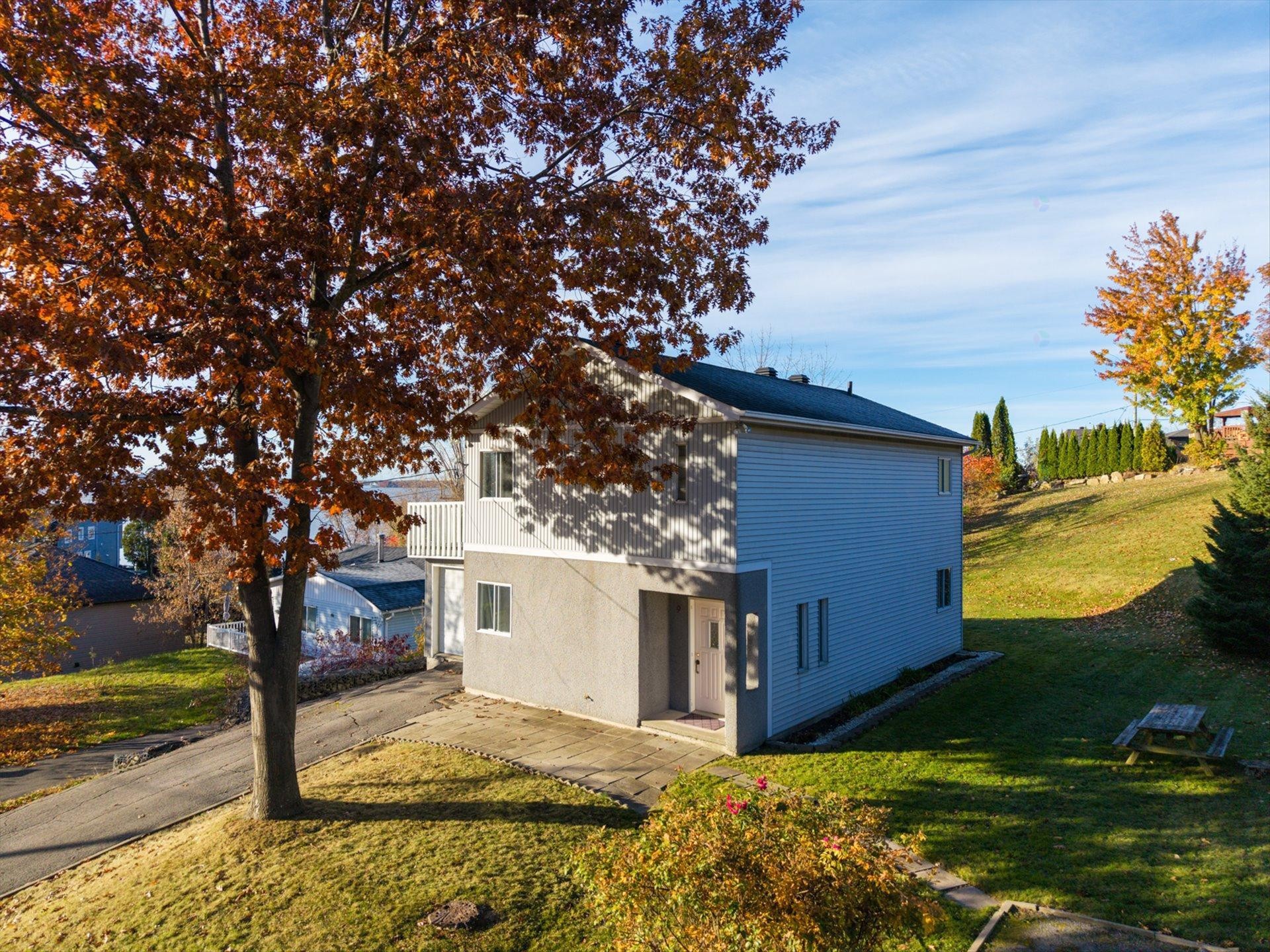









9


159e Avenue

,
Notre-Dame-de-l'Île-Perrot,




QC
J7W0R2

