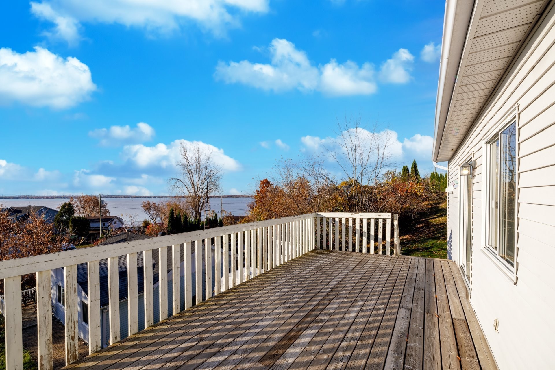 









9


159e Avenue

,
Notre-Dame-de-l'Île-Perrot,




QC
J7W0R2

