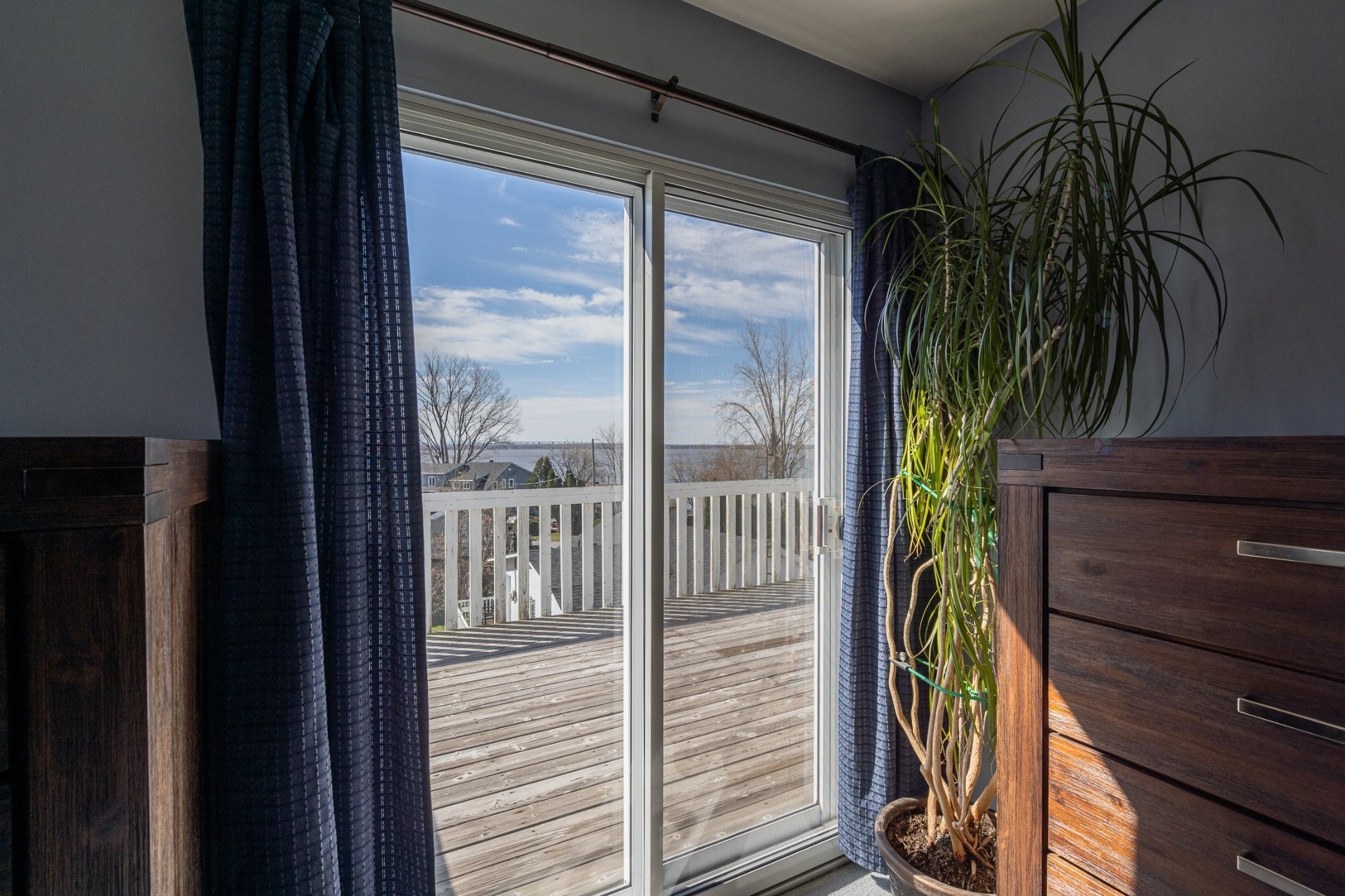 









9


159e Avenue

,
Notre-Dame-de-l'Île-Perrot,




QC
J7W0R2

