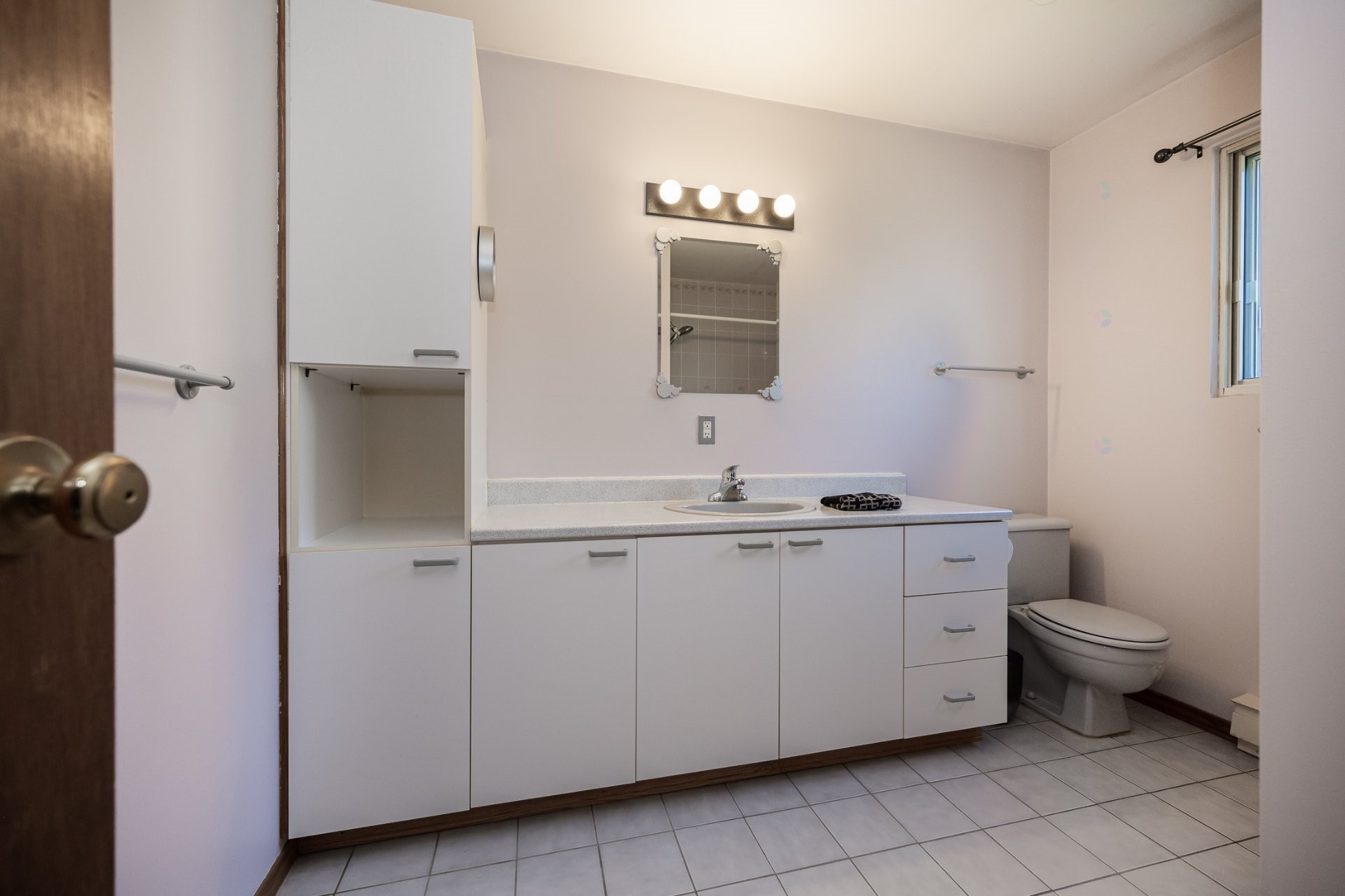 









9


159e Avenue

,
Notre-Dame-de-l'Île-Perrot,




QC
J7W0R2

