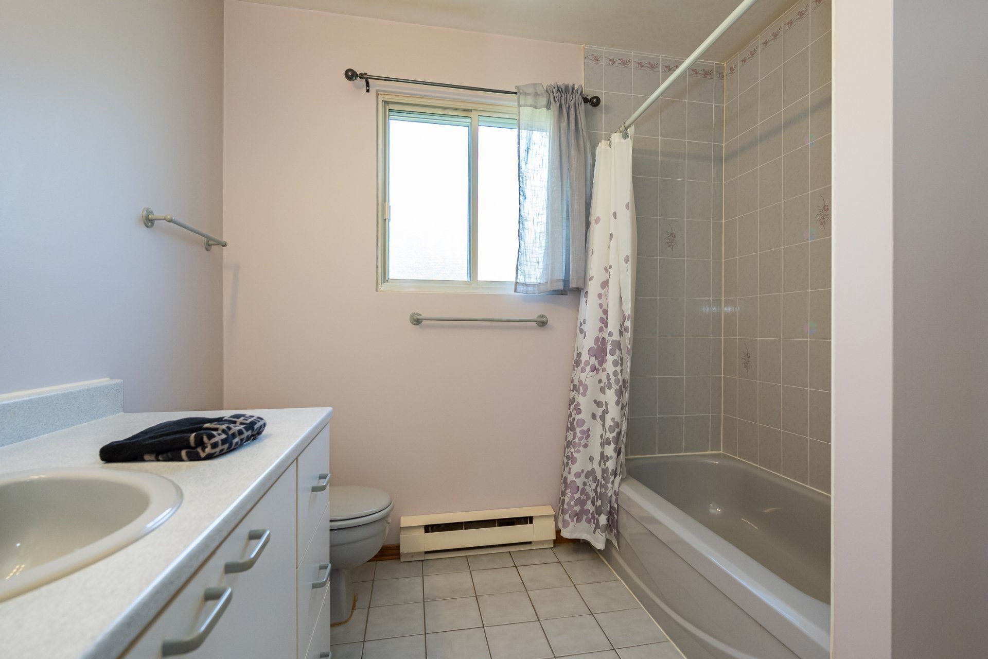 









9


159e Avenue

,
Notre-Dame-de-l'Île-Perrot,




QC
J7W0R2

