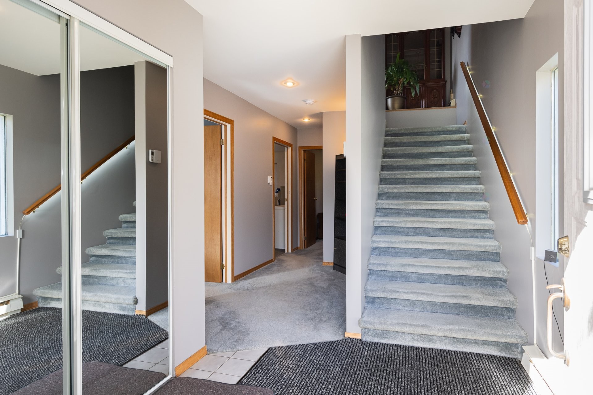 









9


159e Avenue

,
Notre-Dame-de-l'Île-Perrot,




QC
J7W0R2

