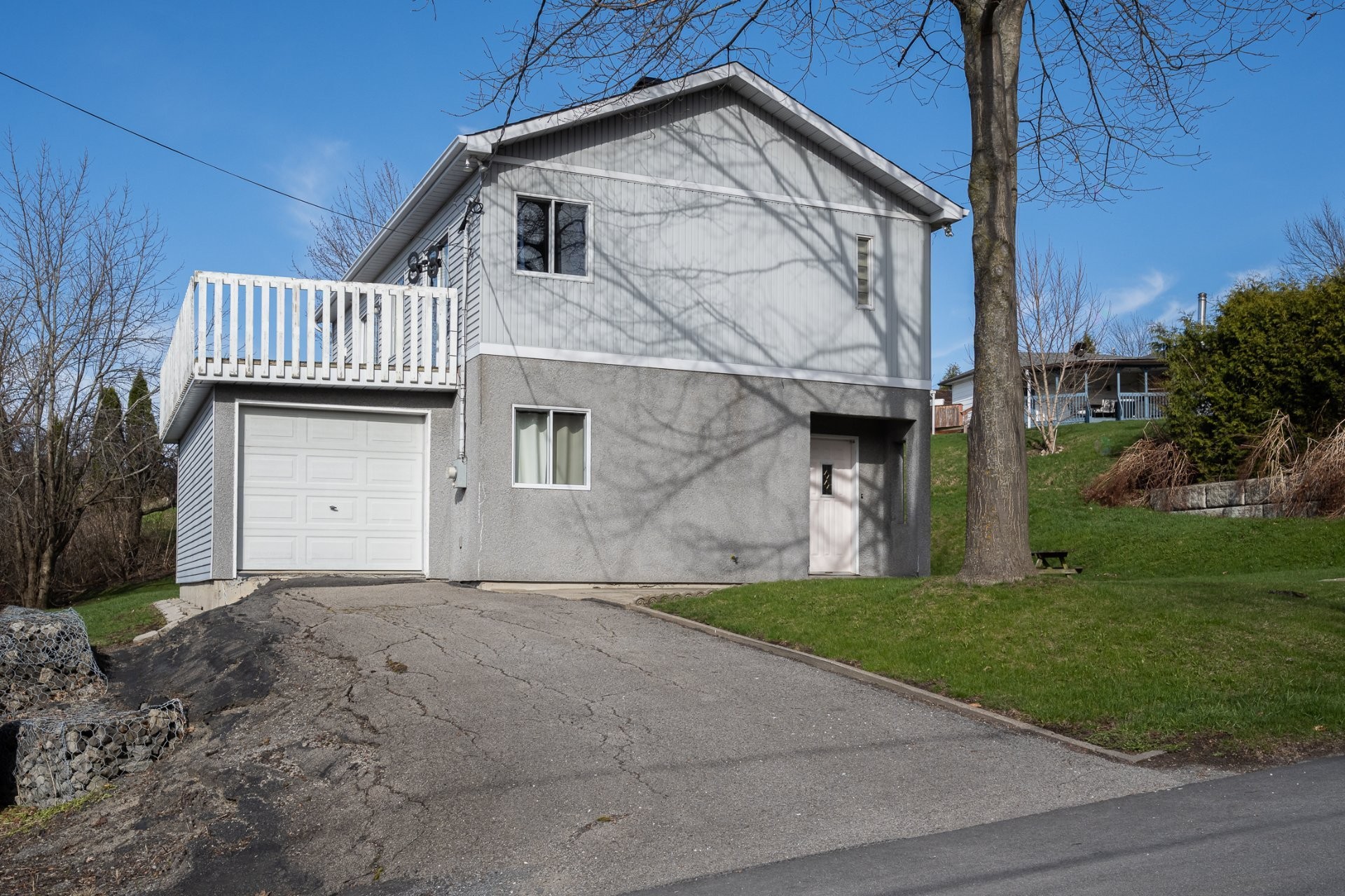 









9


159e Avenue

,
Notre-Dame-de-l'Île-Perrot,




QC
J7W0R2

