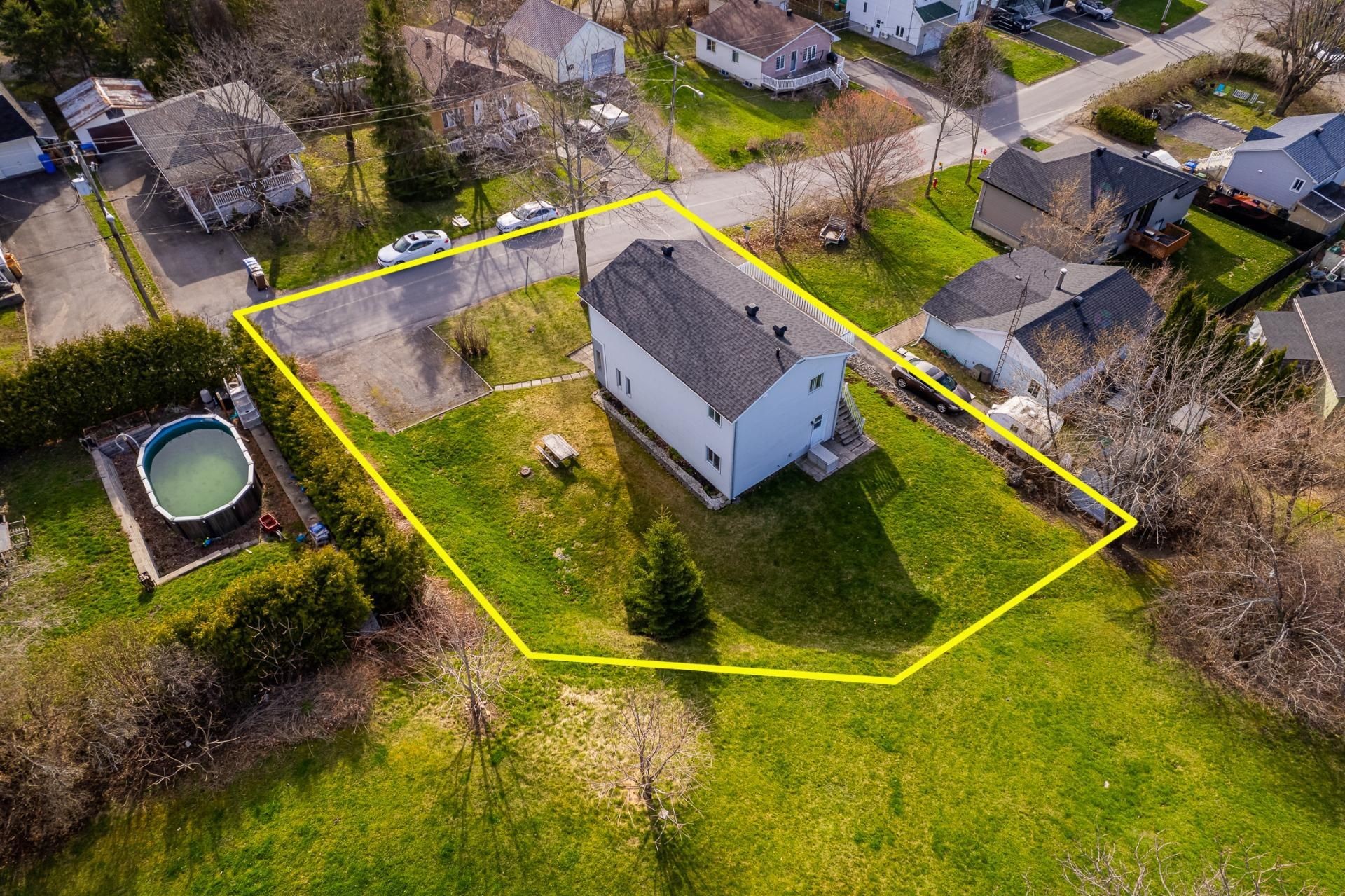 









9


159e Avenue

,
Notre-Dame-de-l'Île-Perrot,




QC
J7W0R2

