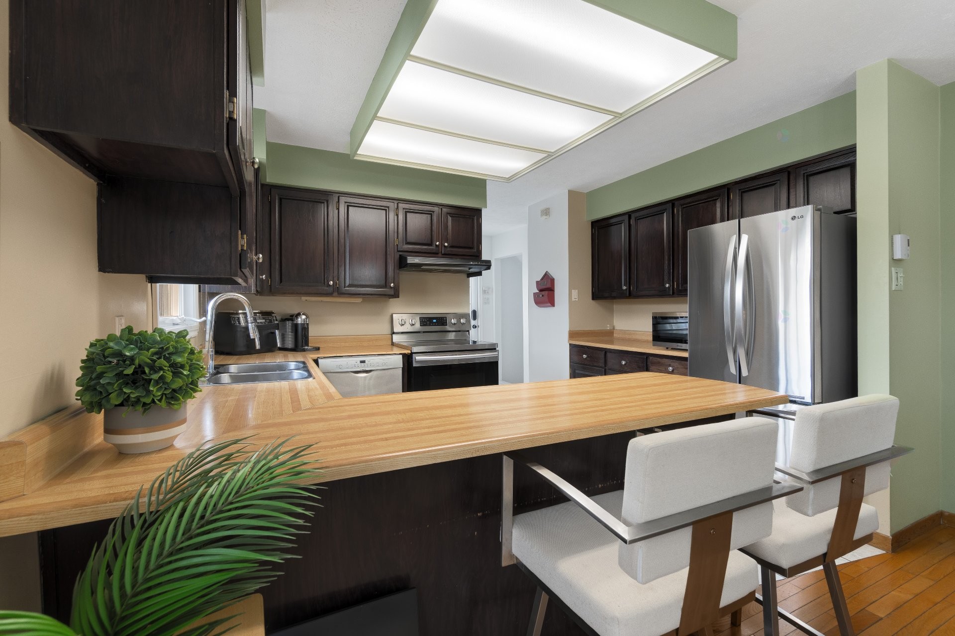 









5968


Rue Frappier

,
Sherbrooke (Brompton/Rock Forest/Saint-Élie/Deauville),




QC
J1N2K2

