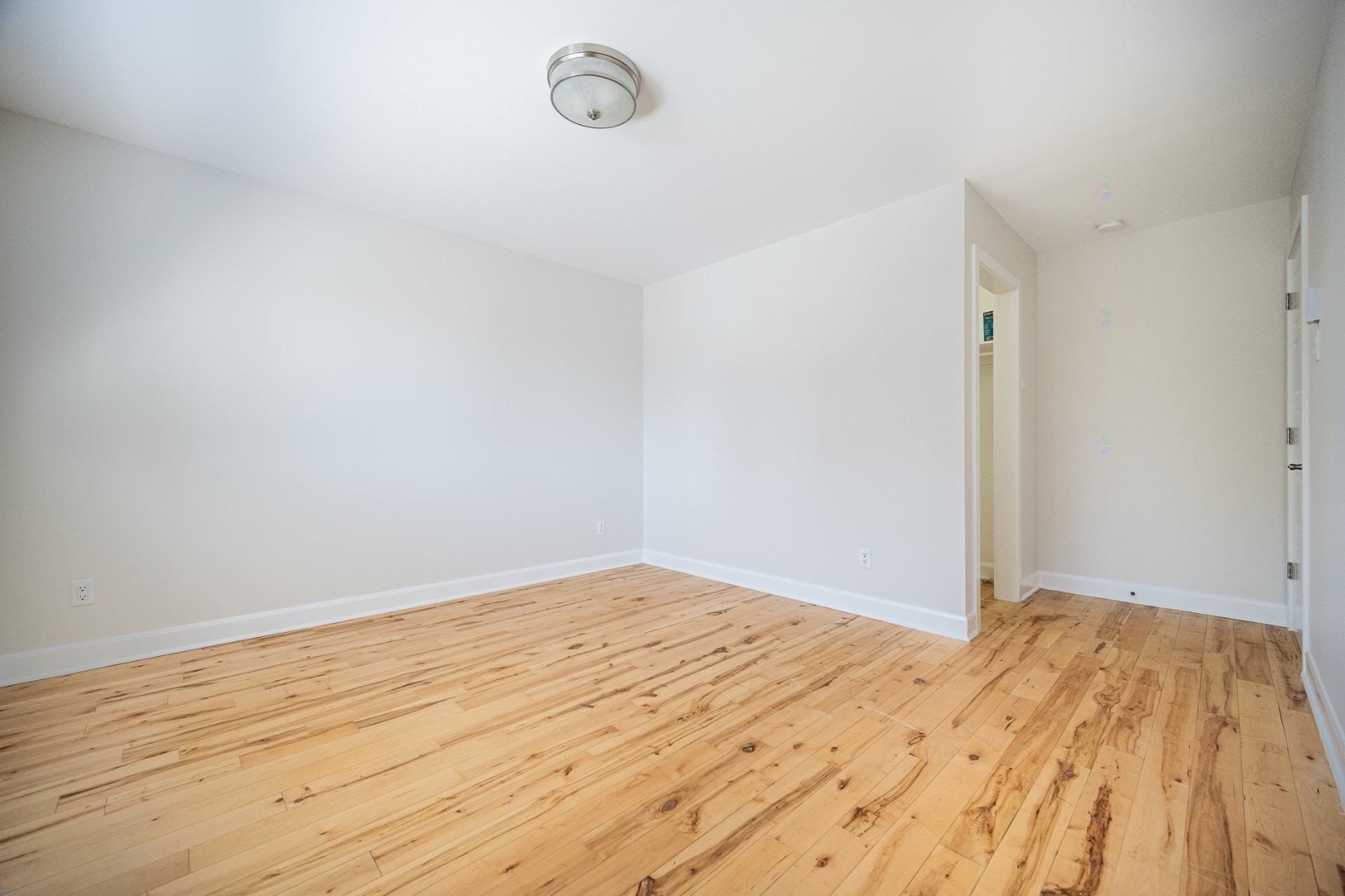 









288


69e Avenue

,
Laval (Chomedey),




QC
H7V2N9

