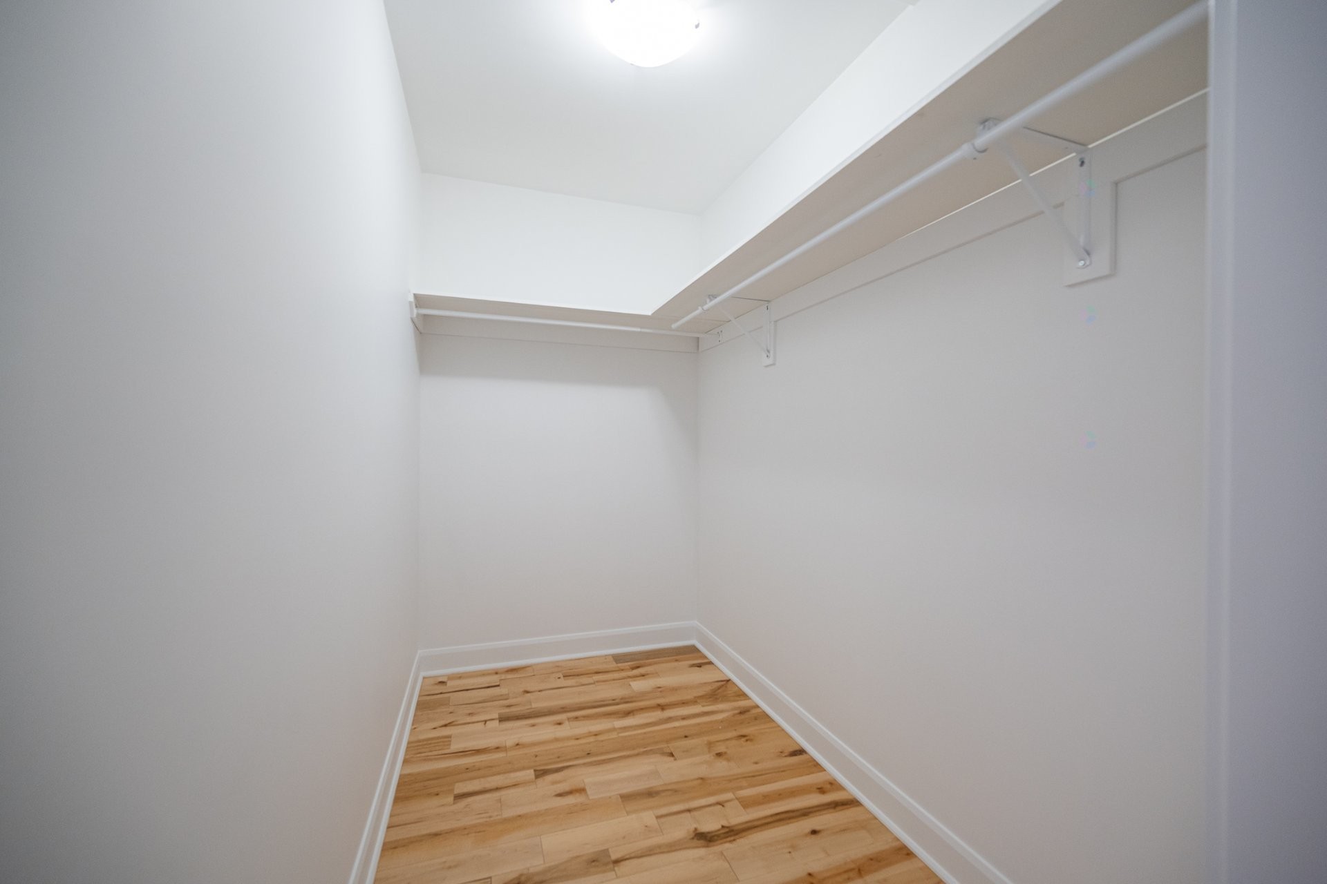 









288


69e Avenue

,
Laval (Chomedey),




QC
H7V2N9

