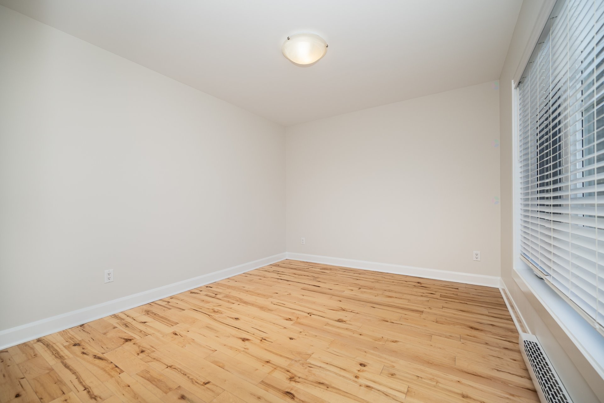 









288


69e Avenue

,
Laval (Chomedey),




QC
H7V2N9

