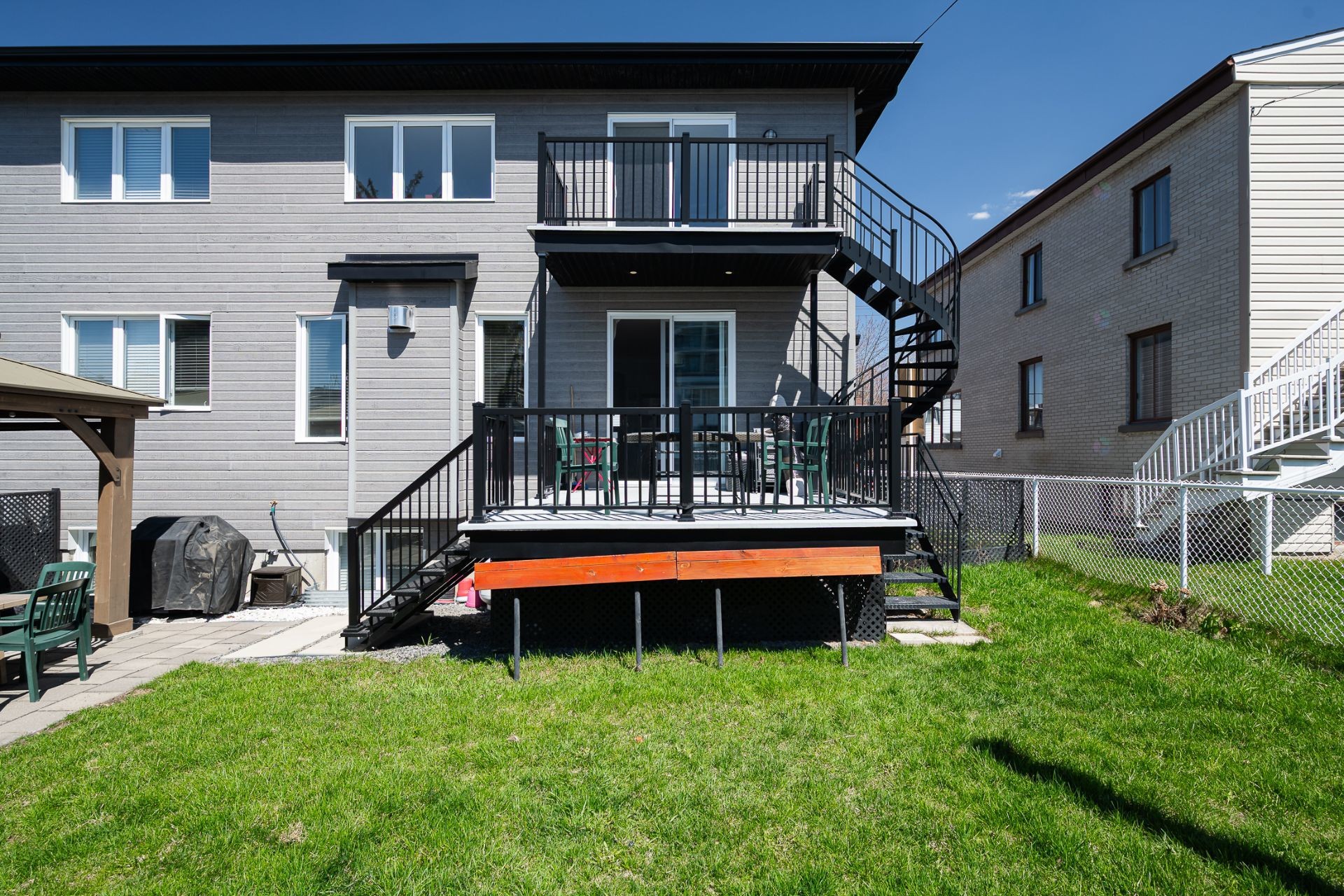 









288


69e Avenue

,
Laval (Chomedey),




QC
H7V2N9

