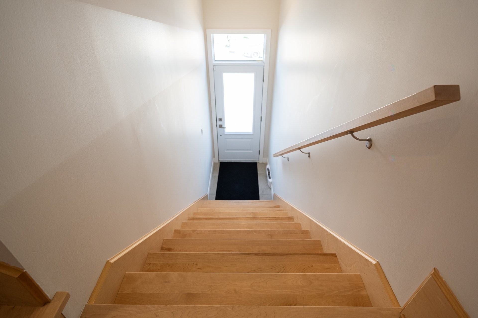 









288


69e Avenue

,
Laval (Chomedey),




QC
H7V2N9

