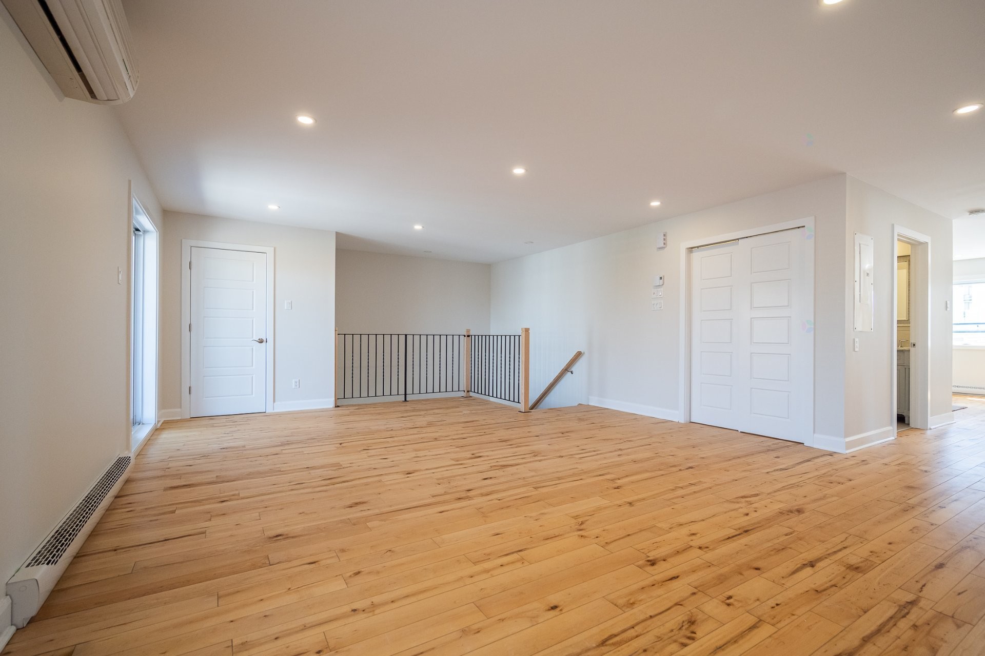 









288


69e Avenue

,
Laval (Chomedey),




QC
H7V2N9

