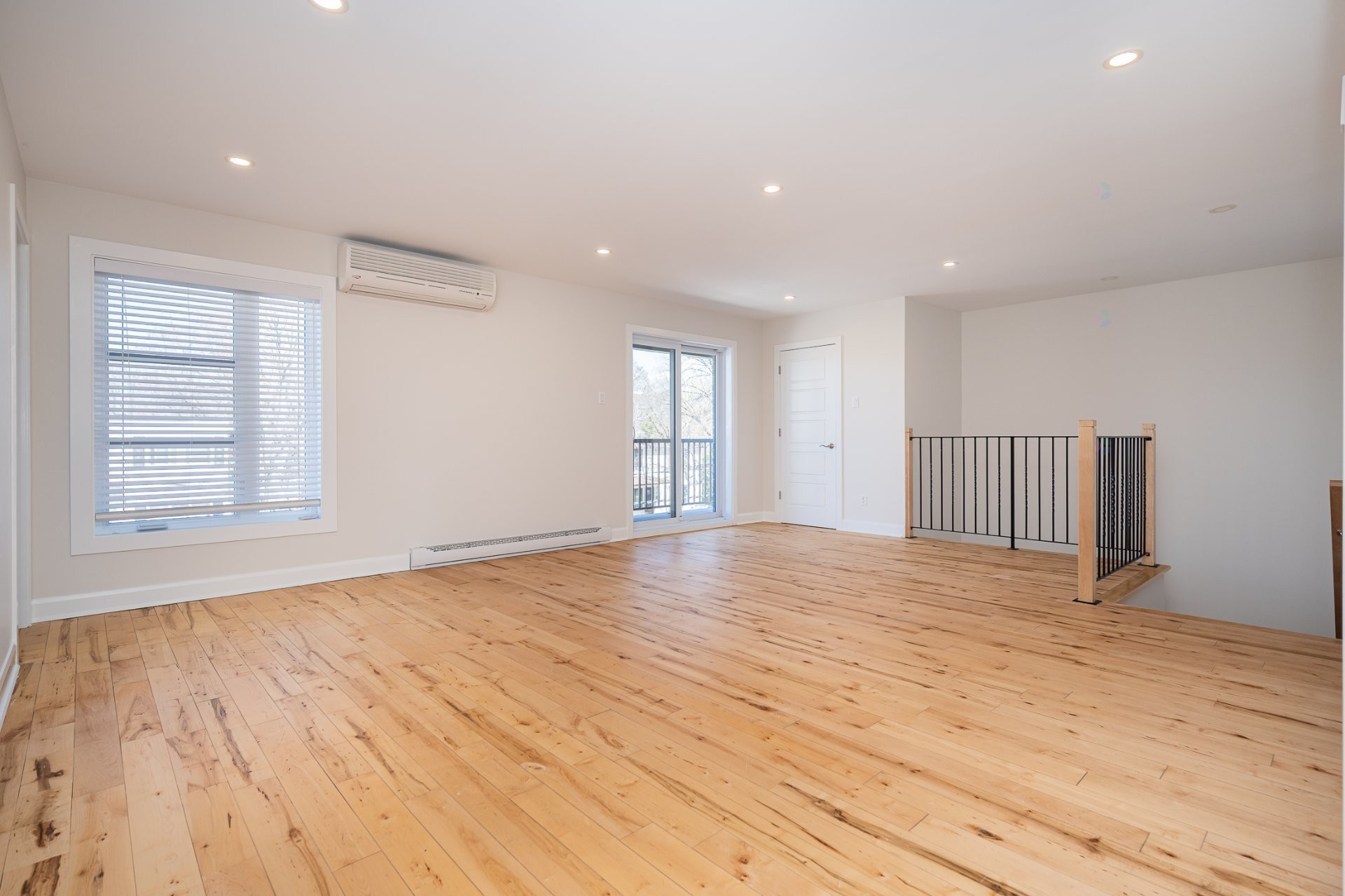 









288


69e Avenue

,
Laval (Chomedey),




QC
H7V2N9

