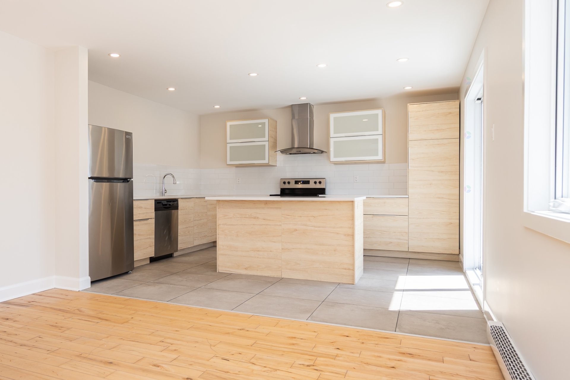 









288


69e Avenue

,
Laval (Chomedey),




QC
H7V2N9

