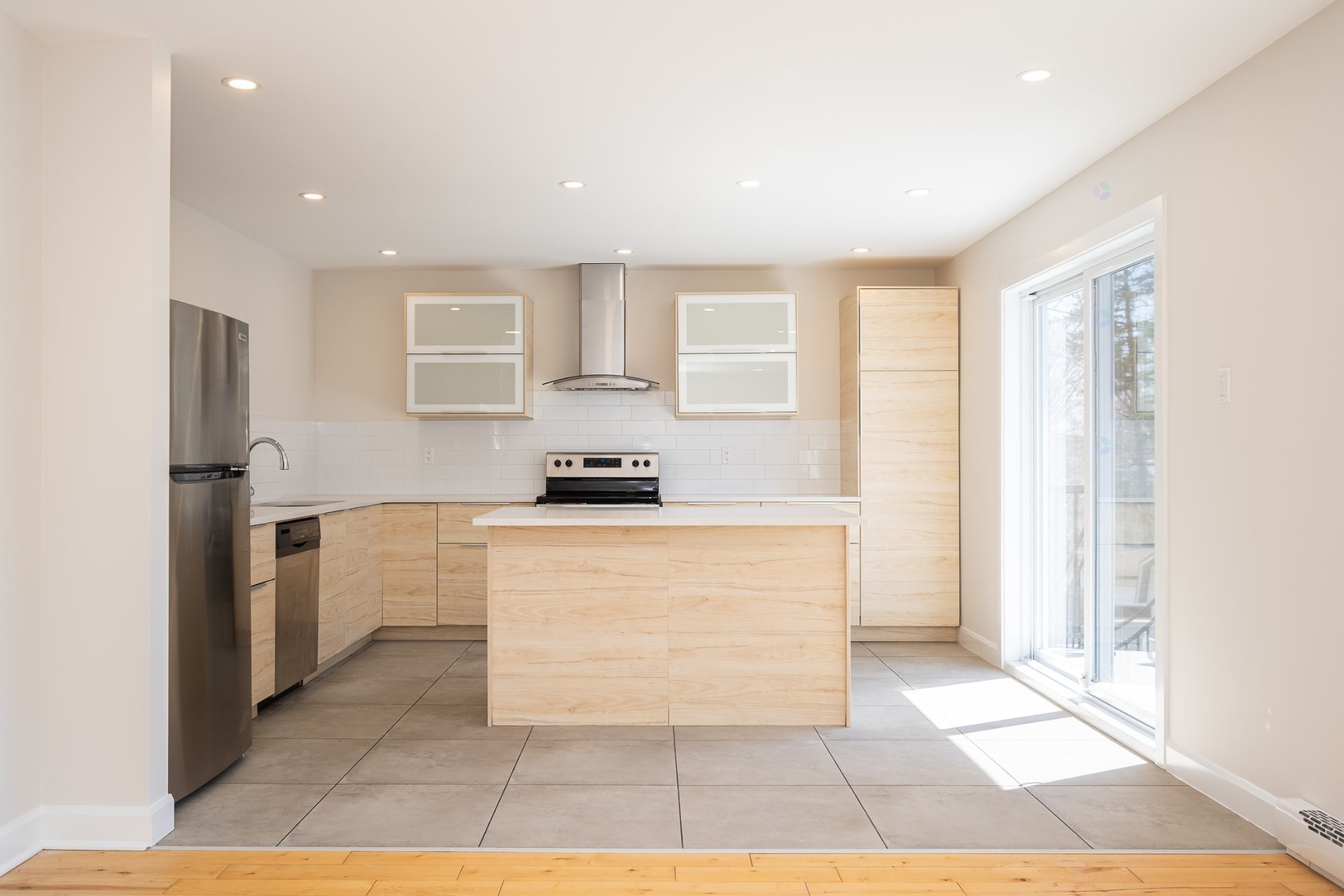 









288


69e Avenue

,
Laval (Chomedey),




QC
H7V2N9

